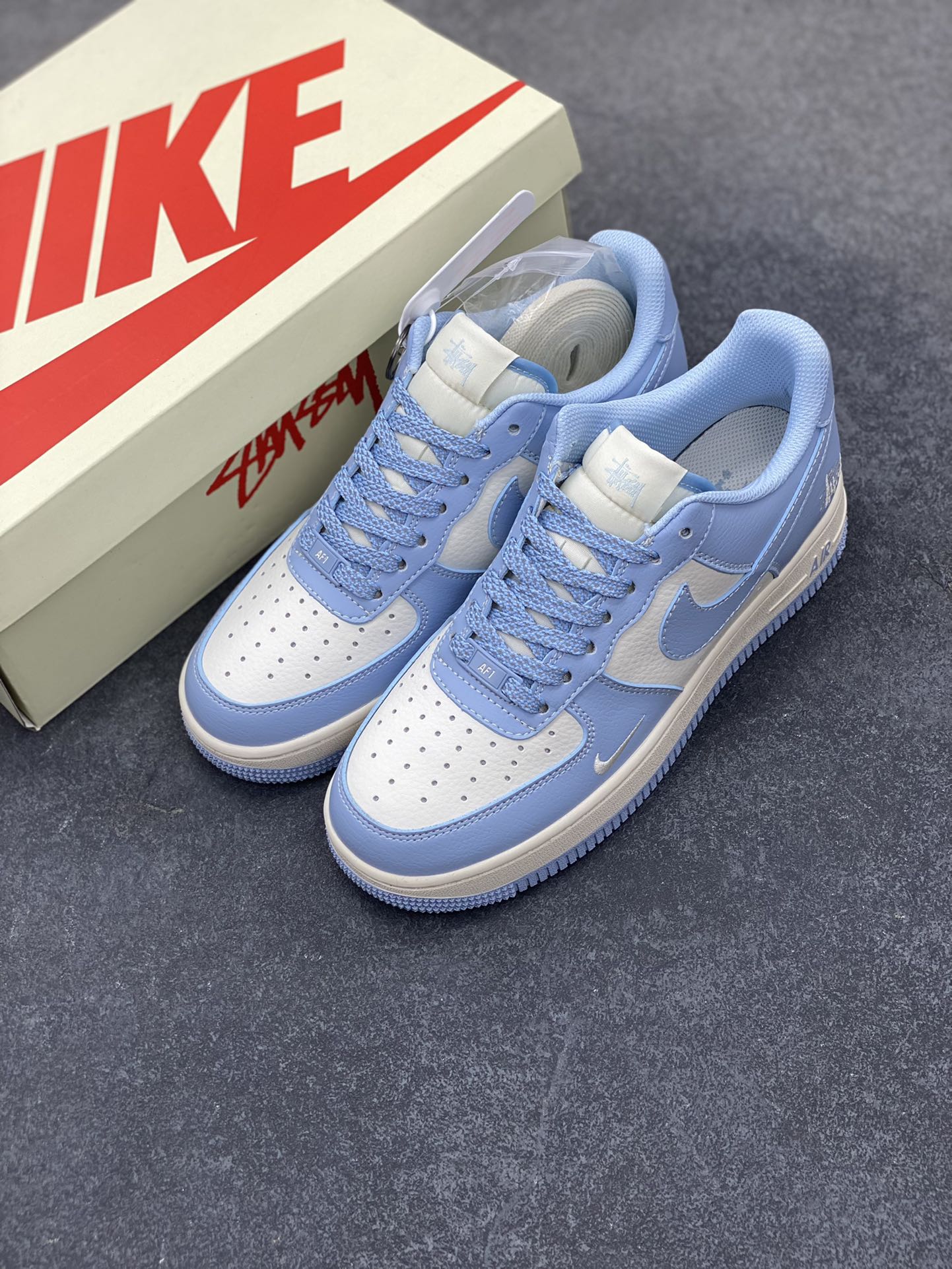 图片[8]-NIke Air Force 1 \’07 Low “斯图西联名–晴天蓝”空军一号 低帮 运动鞋 休闲鞋 折边针车 工艺难度大 原楦头原纸板 原装鞋盒 定制五金配件 内置全掌气垫 原厂鞋底 货号：BB9599-201 尺码：36 36.5 37.5 38 38.5 39 40 40.5 41 42 42.5 43 44 44.5 45-选品中心