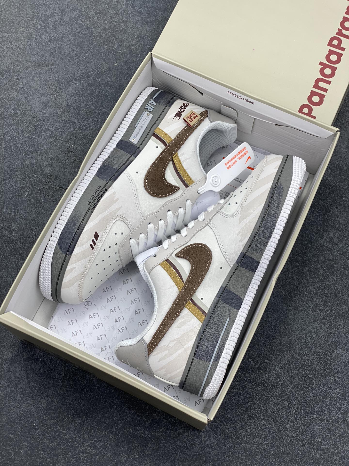 图片[9]-Nike Air Force 1 Low 空军一号低帮百搭休闲运动板鞋。柔软、弹性十足的缓震性能和出色的中底设计，横跨复古与现代的外型结合，造就出风靡全球三十多年的Force 1，直到今天还深受青睐。 货号：CW2288-112 尺码：36 36.5 37.5 38 38.5 39 40 40.5 41 42 42.5 43 44 44.5 45-选品中心