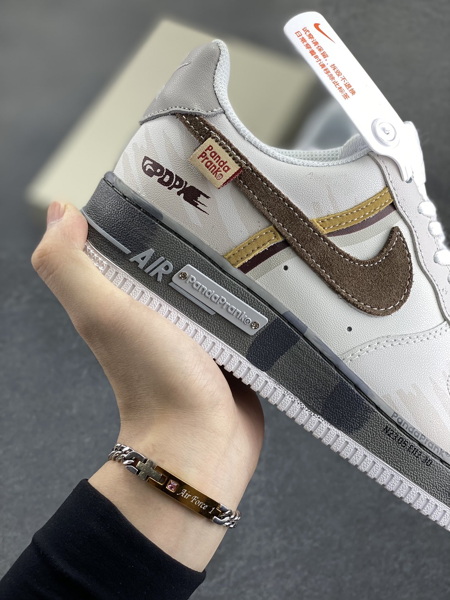 图片[6]-Nike Air Force 1 Low 空军一号低帮百搭休闲运动板鞋。柔软、弹性十足的缓震性能和出色的中底设计，横跨复古与现代的外型结合，造就出风靡全球三十多年的Force 1，直到今天还深受青睐。 货号：CW2288-112 尺码：36 36.5 37.5 38 38.5 39 40 40.5 41 42 42.5 43 44 44.5 45-选品中心