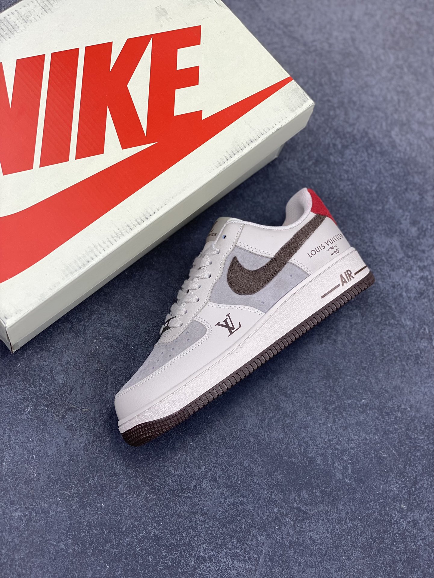 图片[7]-Nike Air Force 1 Low 空军一号低帮百搭休闲运动板鞋。柔软、弹性十足的缓震性能和出色的中底设计，横跨复古与现代的外型结合，造就出风靡全球三十多年的Force 1，直到今天还深受青睐。 货号：XX3168-129 尺码：36 36.5 37.5 38 38.5 39 40 40.5 41 42 42.5 43 44 44.5 45-选品中心