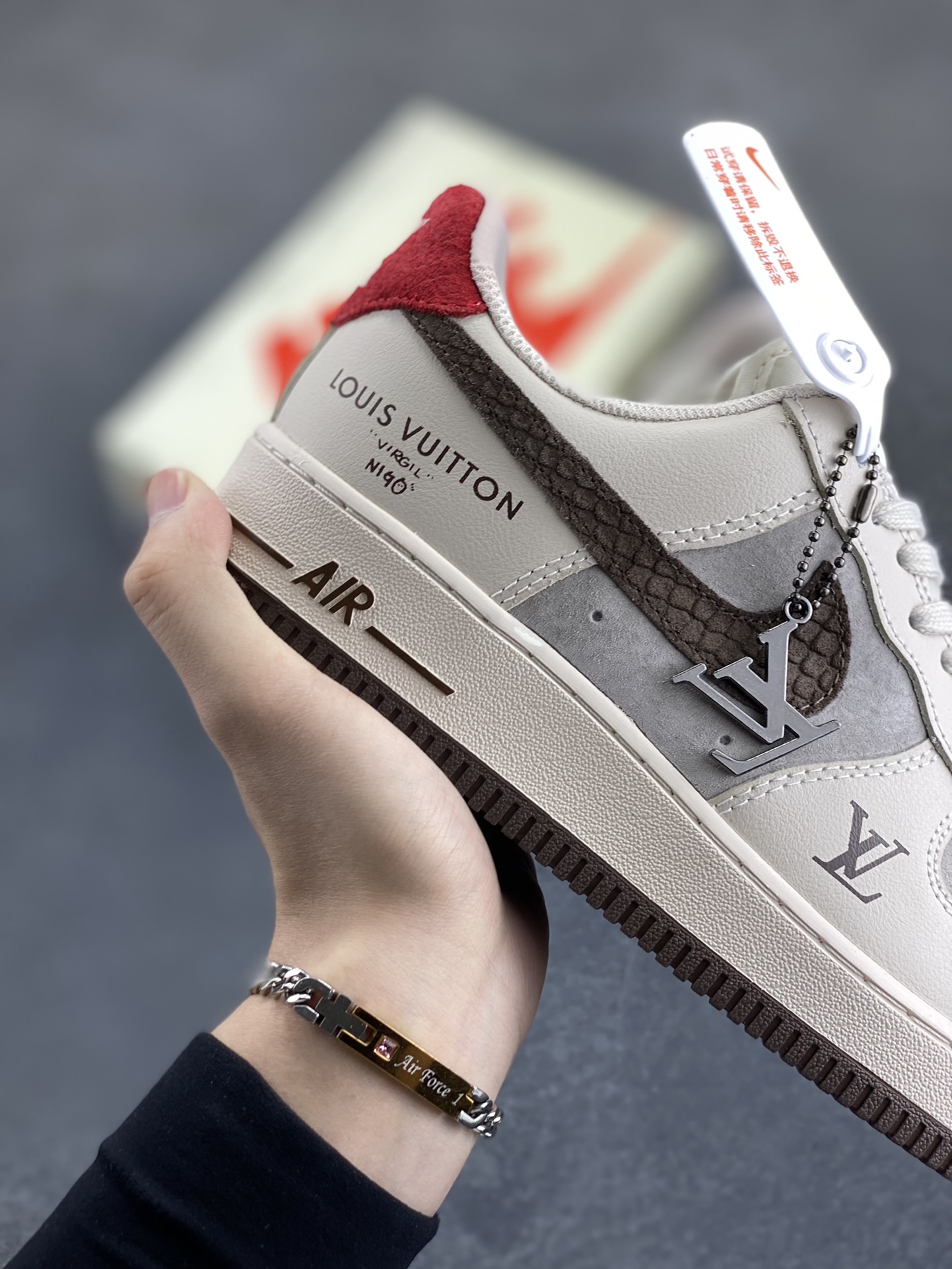 图片[6]-Nike Air Force 1 Low 空军一号低帮百搭休闲运动板鞋。柔软、弹性十足的缓震性能和出色的中底设计，横跨复古与现代的外型结合，造就出风靡全球三十多年的Force 1，直到今天还深受青睐。 货号：XX3168-129 尺码：36 36.5 37.5 38 38.5 39 40 40.5 41 42 42.5 43 44 44.5 45-选品中心