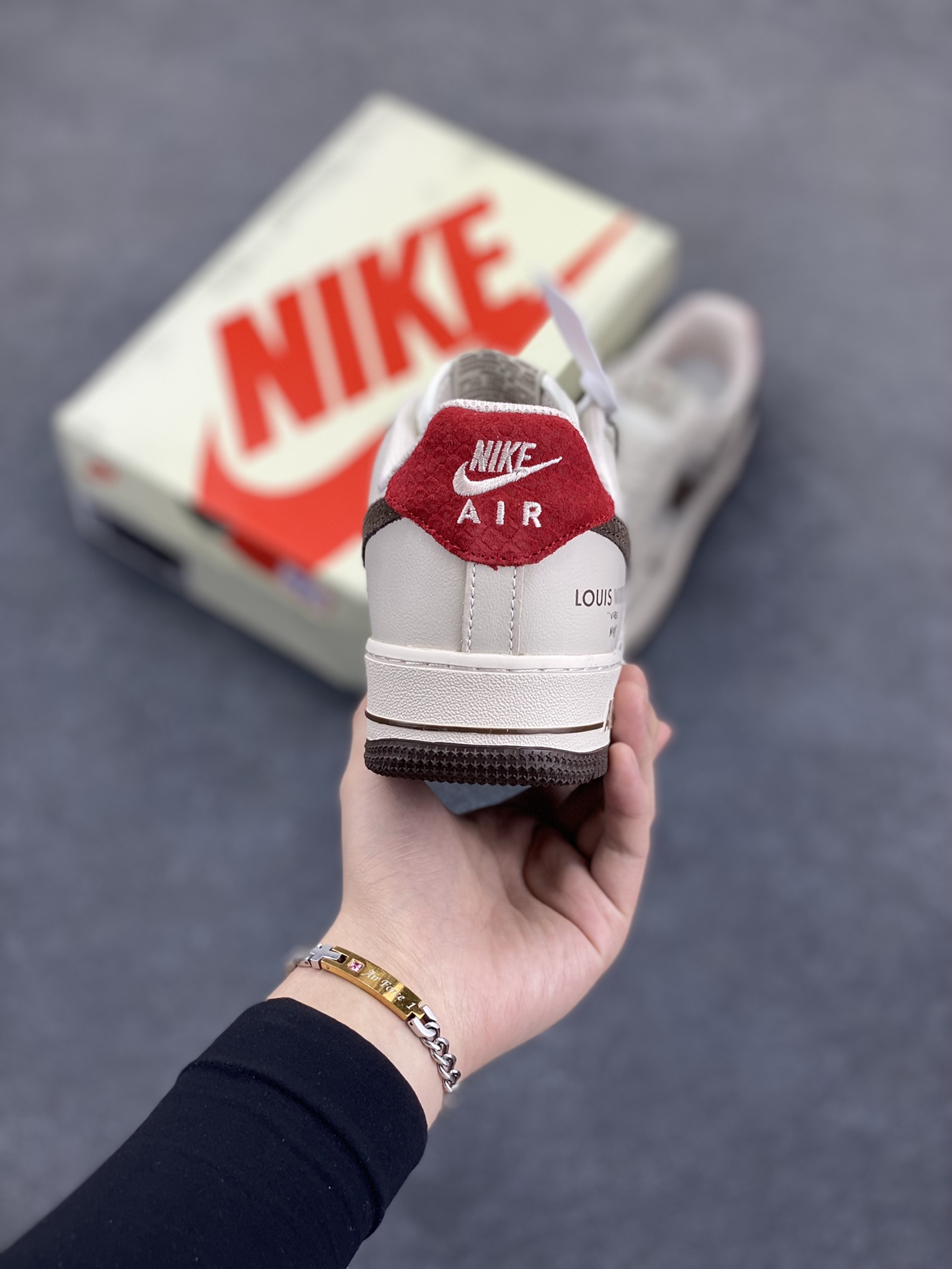 图片[4]-Nike Air Force 1 Low 空军一号低帮百搭休闲运动板鞋。柔软、弹性十足的缓震性能和出色的中底设计，横跨复古与现代的外型结合，造就出风靡全球三十多年的Force 1，直到今天还深受青睐。 货号：XX3168-129 尺码：36 36.5 37.5 38 38.5 39 40 40.5 41 42 42.5 43 44 44.5 45-选品中心