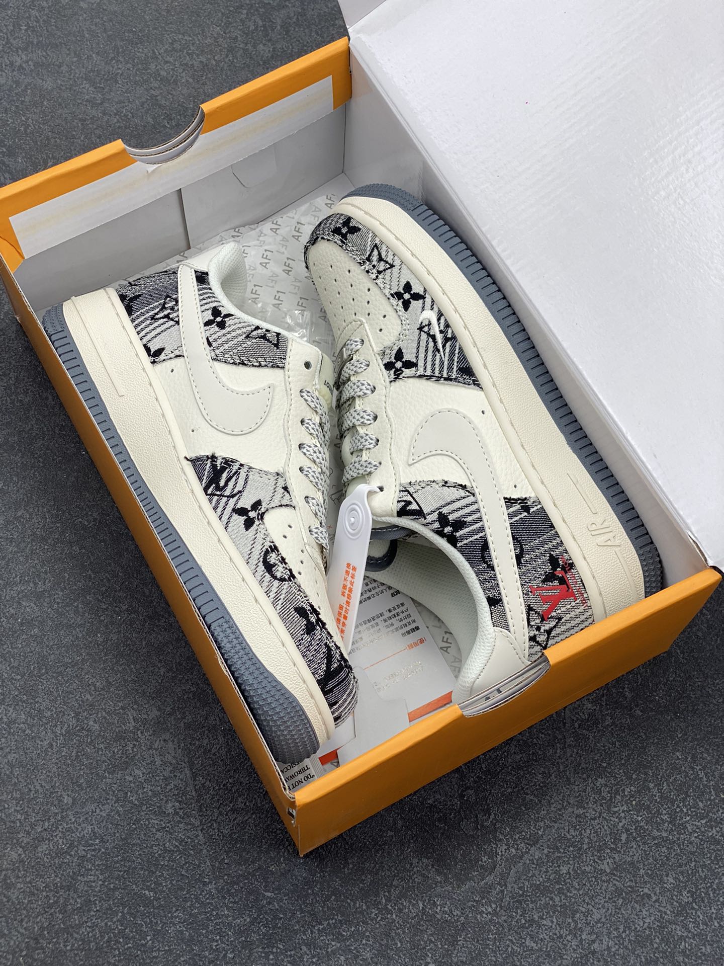 图片[9]-NIke Air Force 1 \’07 Low “LV联名——黑灰印花牛仔”空军一号 低帮 运动鞋 休闲鞋 折边针车 工艺难度大 原楦头原纸板 原装鞋盒 定制五金配件 内置全掌气垫 原厂鞋底 货号：XS1958-587 尺码：36 36.5 37.5 38 38.5 39 40 40.5 41 42 42.5 43 44 44.5 45-选品中心