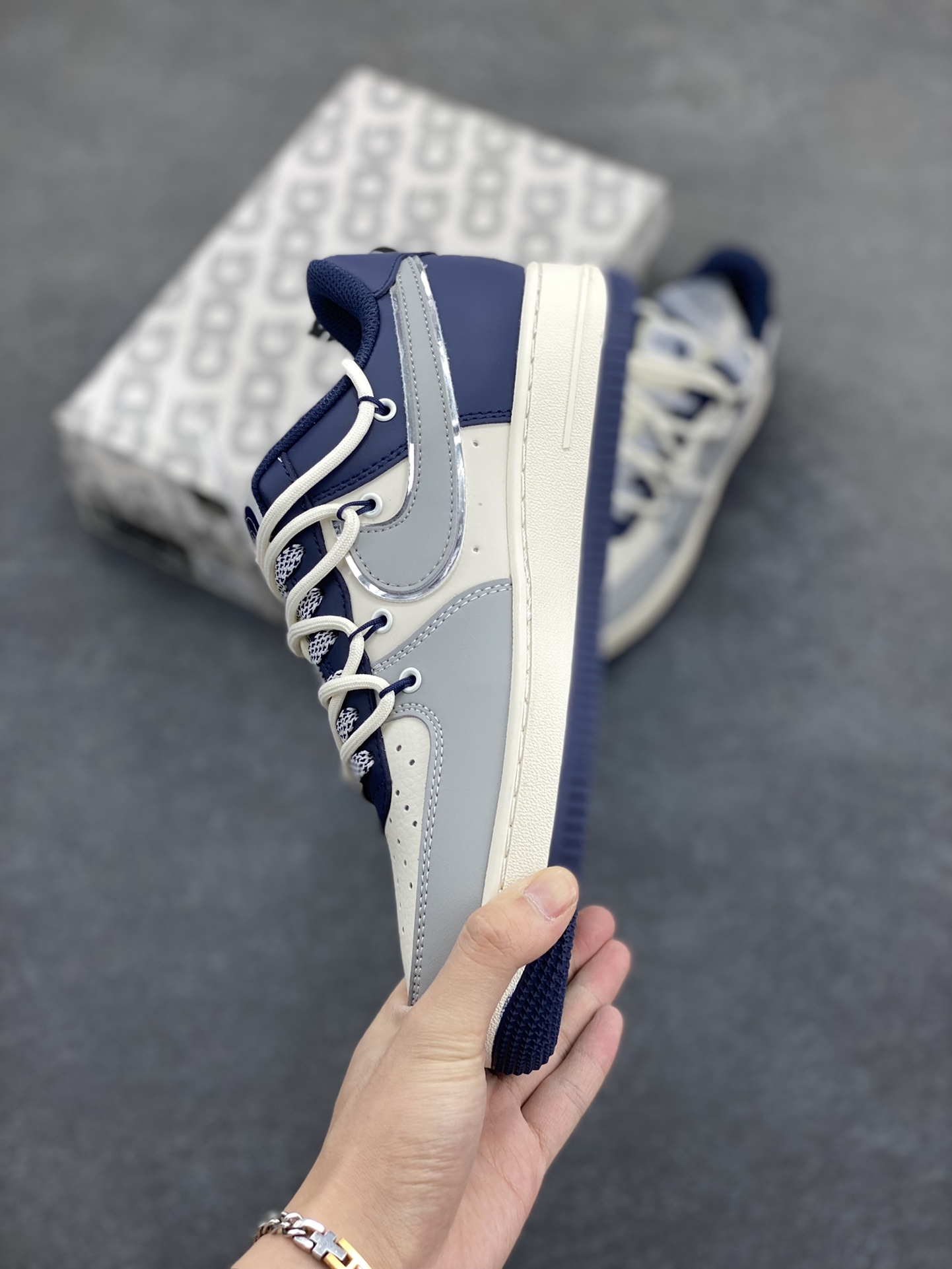 图片[3]-NIke Air Force 1 \’07 Low “北面联名——灰蓝抽绳”空军一号 低帮 运动鞋 休闲鞋 折边针车 工艺难度大 原楦头原纸板 原装鞋盒 定制五金配件 内置全掌气垫 原厂鞋底 货号：SJ1198-700 尺码：36 36.5 37.5 38 38.5 39 40 40.5 41 42 42.5 43 44 44.5 45-选品中心