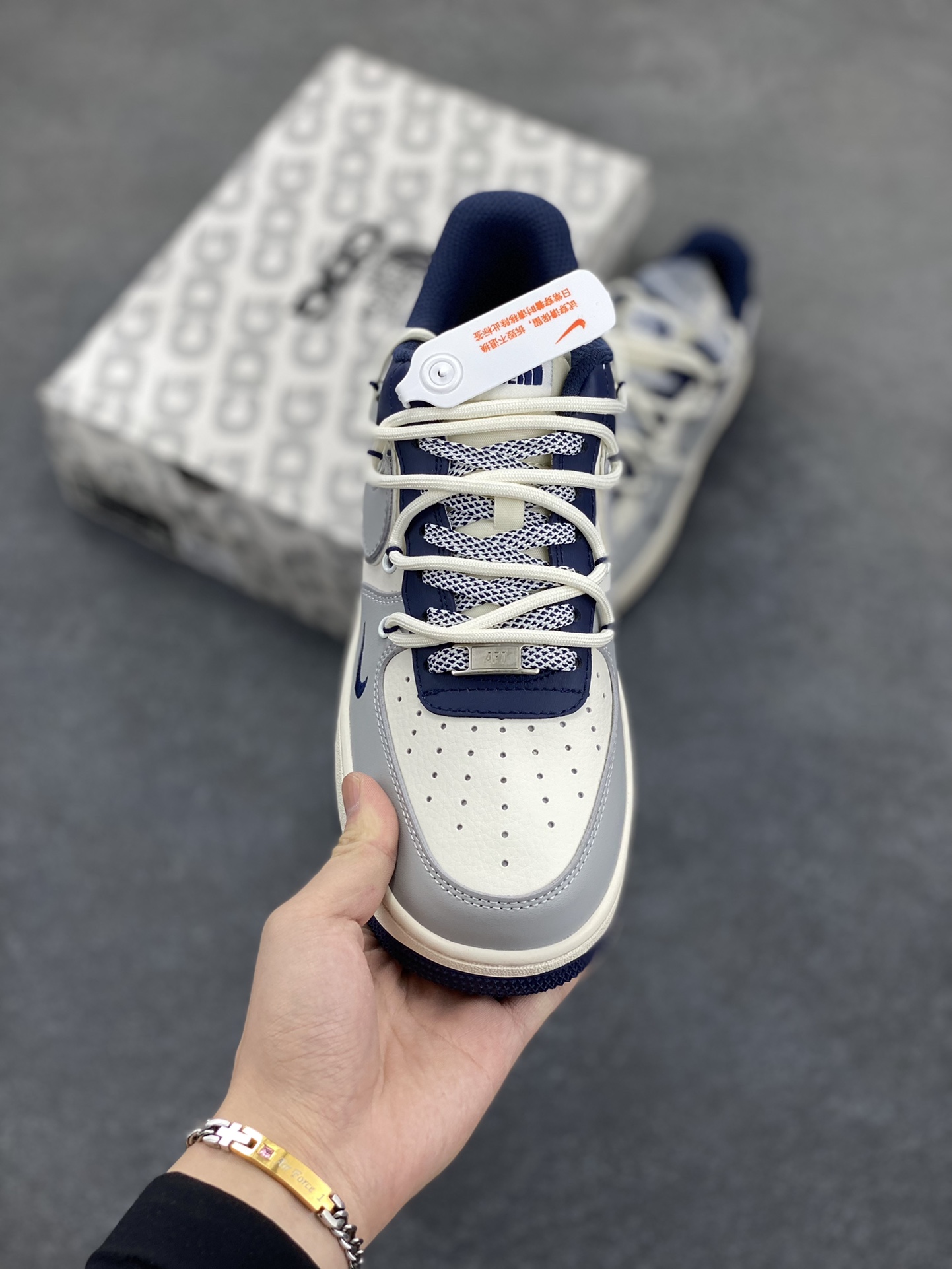 图片[2]-NIke Air Force 1 \’07 Low “北面联名——灰蓝抽绳”空军一号 低帮 运动鞋 休闲鞋 折边针车 工艺难度大 原楦头原纸板 原装鞋盒 定制五金配件 内置全掌气垫 原厂鞋底 货号：SJ1198-700 尺码：36 36.5 37.5 38 38.5 39 40 40.5 41 42 42.5 43 44 44.5 45-选品中心