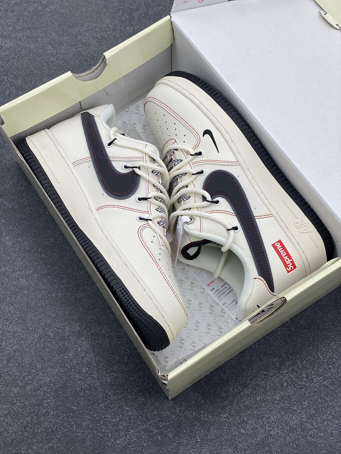 图片[9]-NIke Air Force 1 \’07 Low “Supreme联名–米红线抽绳”空军一号 低帮 运动鞋 休闲鞋 折边针车 工艺难度大 原楦头原纸板 原装鞋盒 定制五金配件 内置全掌气垫 原厂鞋底 货号：SJ1198-104 尺码：36 36.5 37.5 38 38.5 39 40 40.5 41 42 42.5 43 44 44.5 45-选品中心