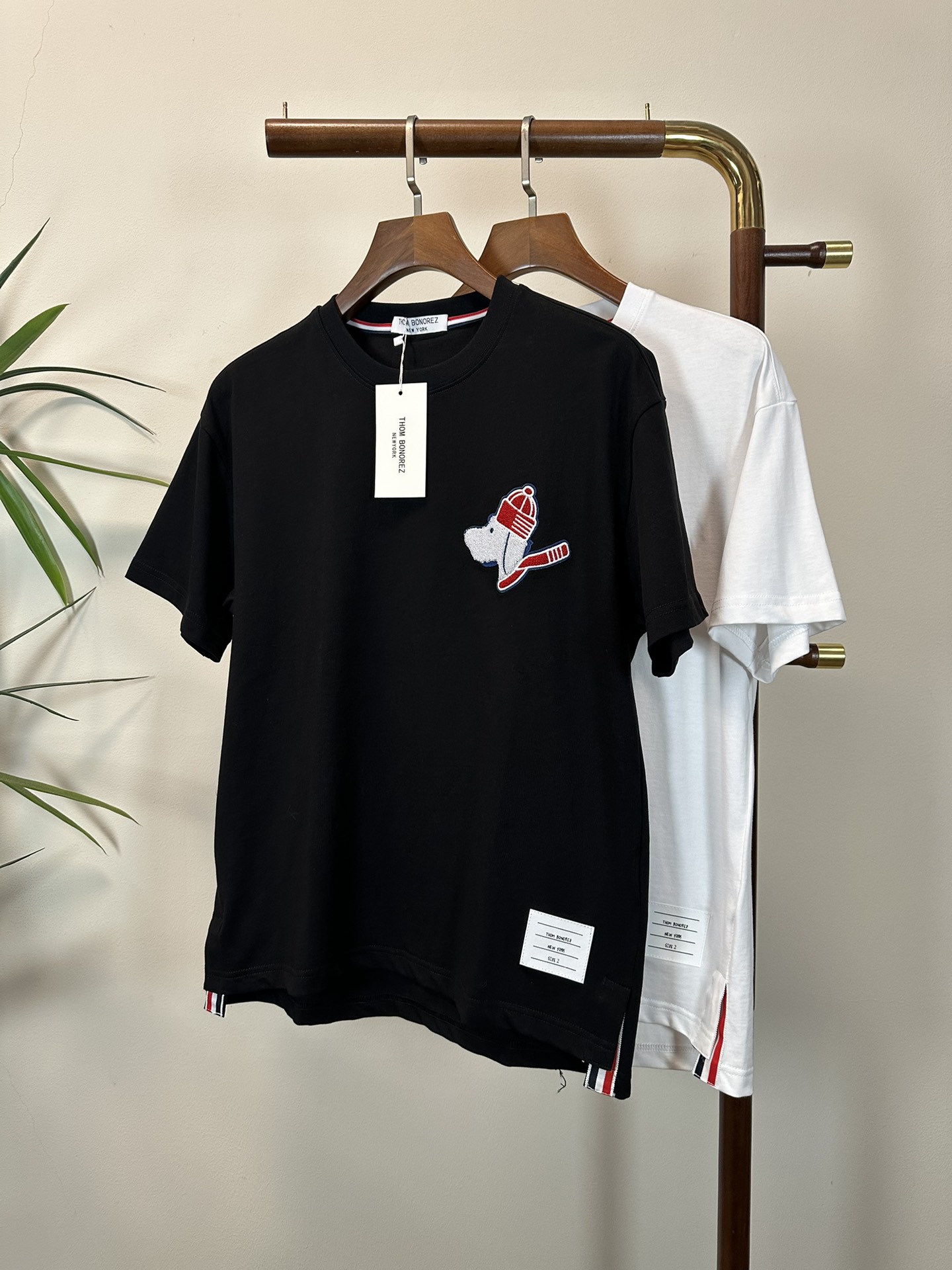 NO:465399,TB Tom 2025 new round neck short-sleeved T-shirt high-end version!  Customized fabrics for counters are breathable and comfortable, with impeccable details, and the brand element design concept reflects high quality. The feel is delicate and soft!  It is casually cut, with a great upper body style!  Code number M-3XL, T-shirt,tees,t-shirt,alexander wang19860909TB 汤姆 2025新款 圆领 短袖 T恤 高端版本！专柜定制面料 透气舒适度高,细节无可挑剔,品牌元素设计理念,体现高品质.手感细腻柔软！呈现休闲裁剪,上身版型超赞！ 码数M-3XL,,T-shirt,tees，t-shirt,alexander wang,Men's clothing