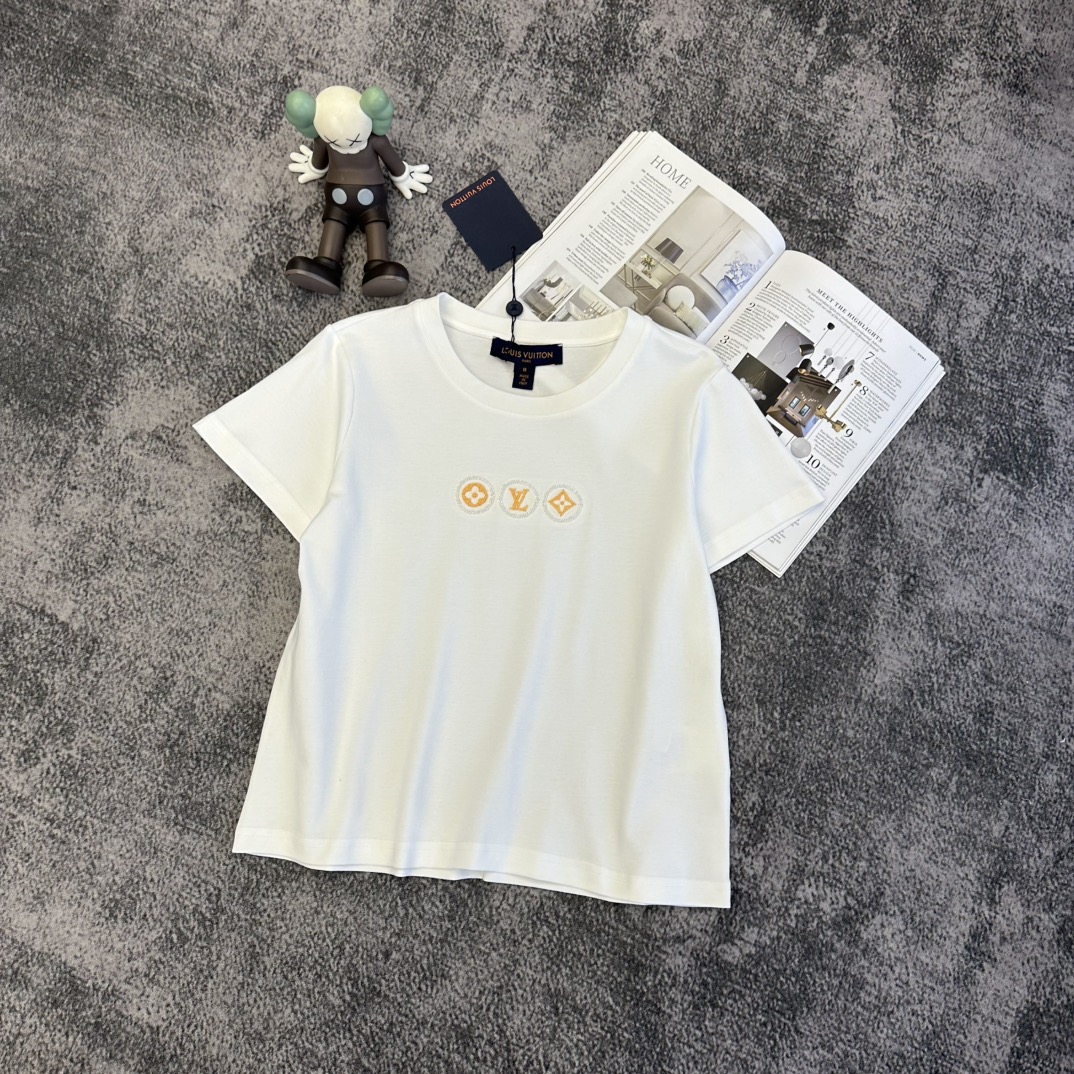 Louis Vuitton Women's Stylish Short Sleeve Top - S, M, L Available 5 i1748243929 2331 3
