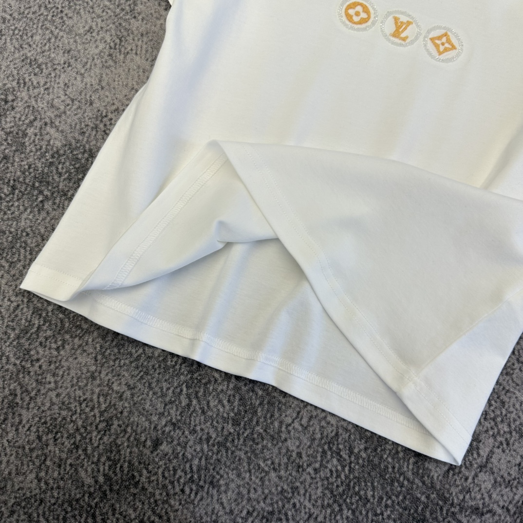 Louis Vuitton Women's Stylish Short Sleeve Top - S, M, L Available 9 i1748243929 3877 7
