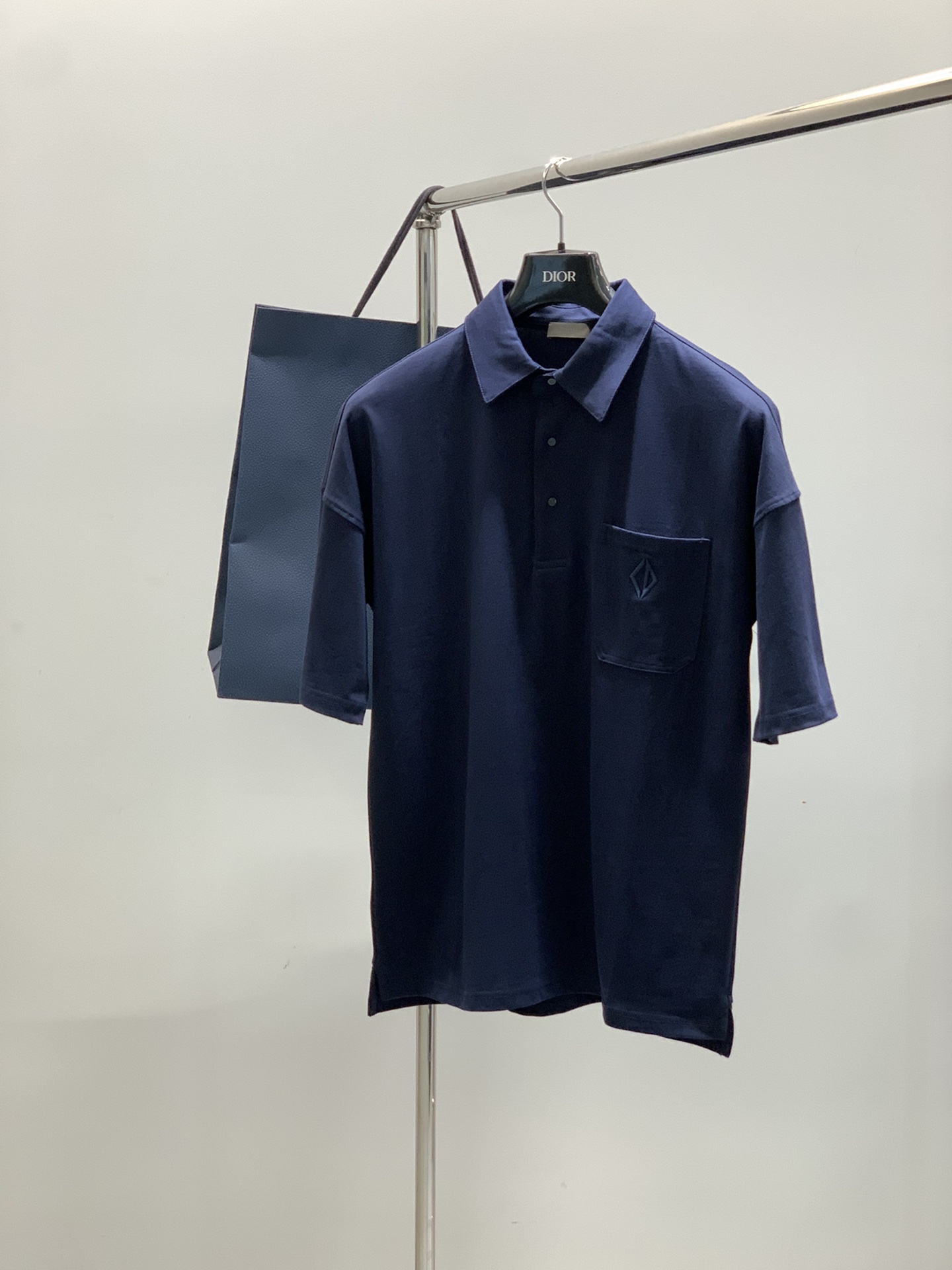 ，Dior 迪奥， 2025夏季新品，专柜同步有售，简约时尚休闲翻领短袖T恤，原版进口面料，舒适透气，顶