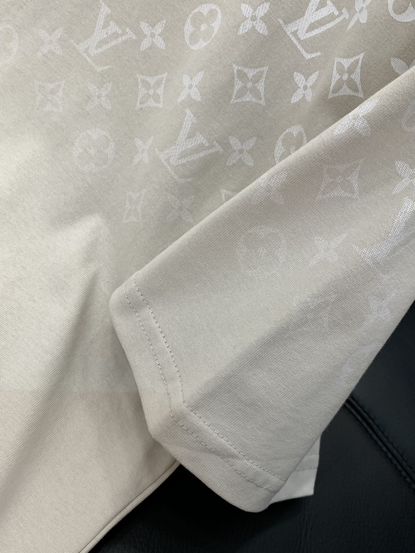 ，LouisVuitton 路易威登，2025夏季最新款，专柜同步有售，原单狠货，时尚休闲圆领短袖T恤，