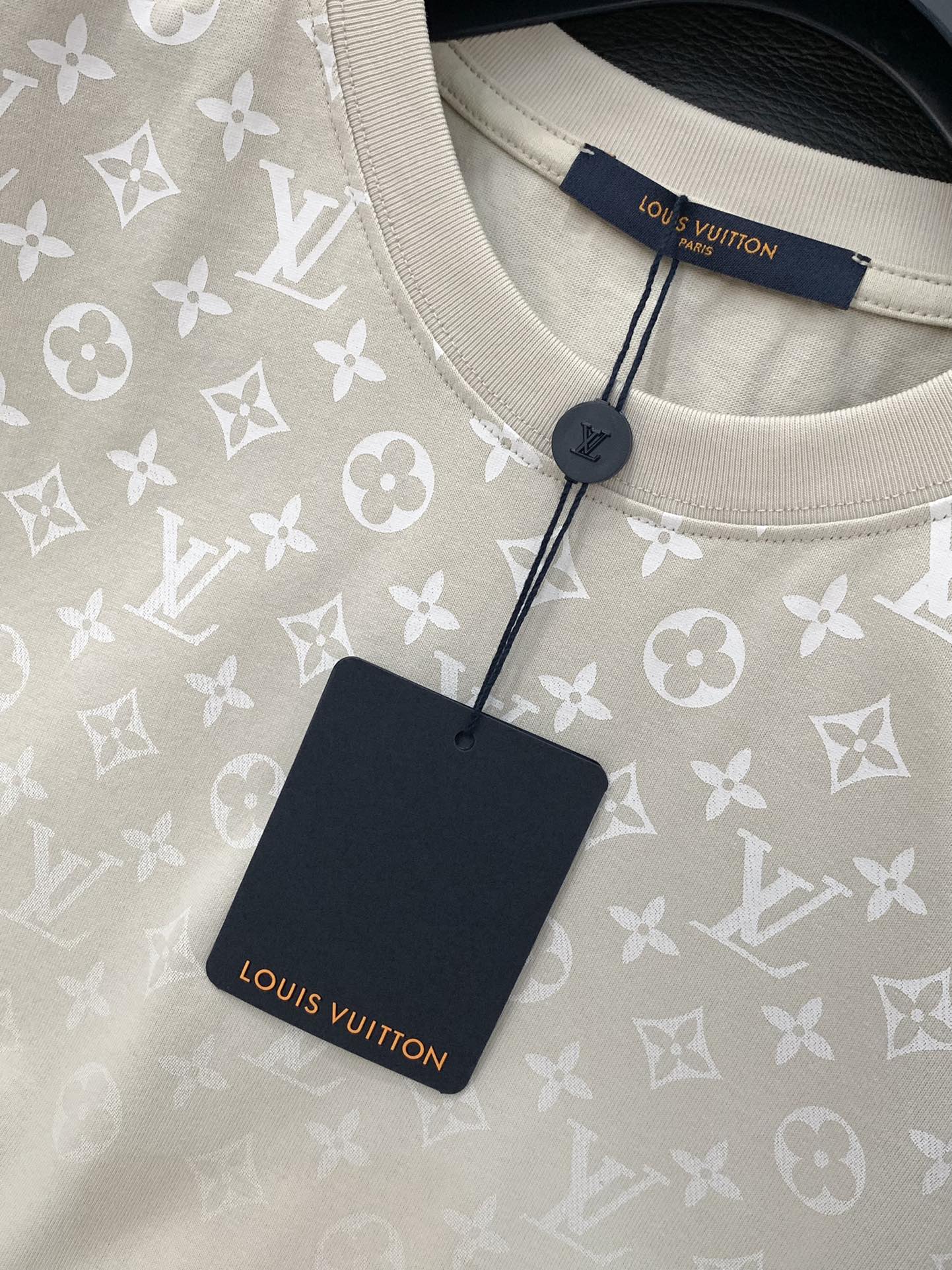 ，LouisVuitton 路易威登，2025夏季最新款，专柜同步有售，原单狠货，时尚休闲圆领短袖T恤，