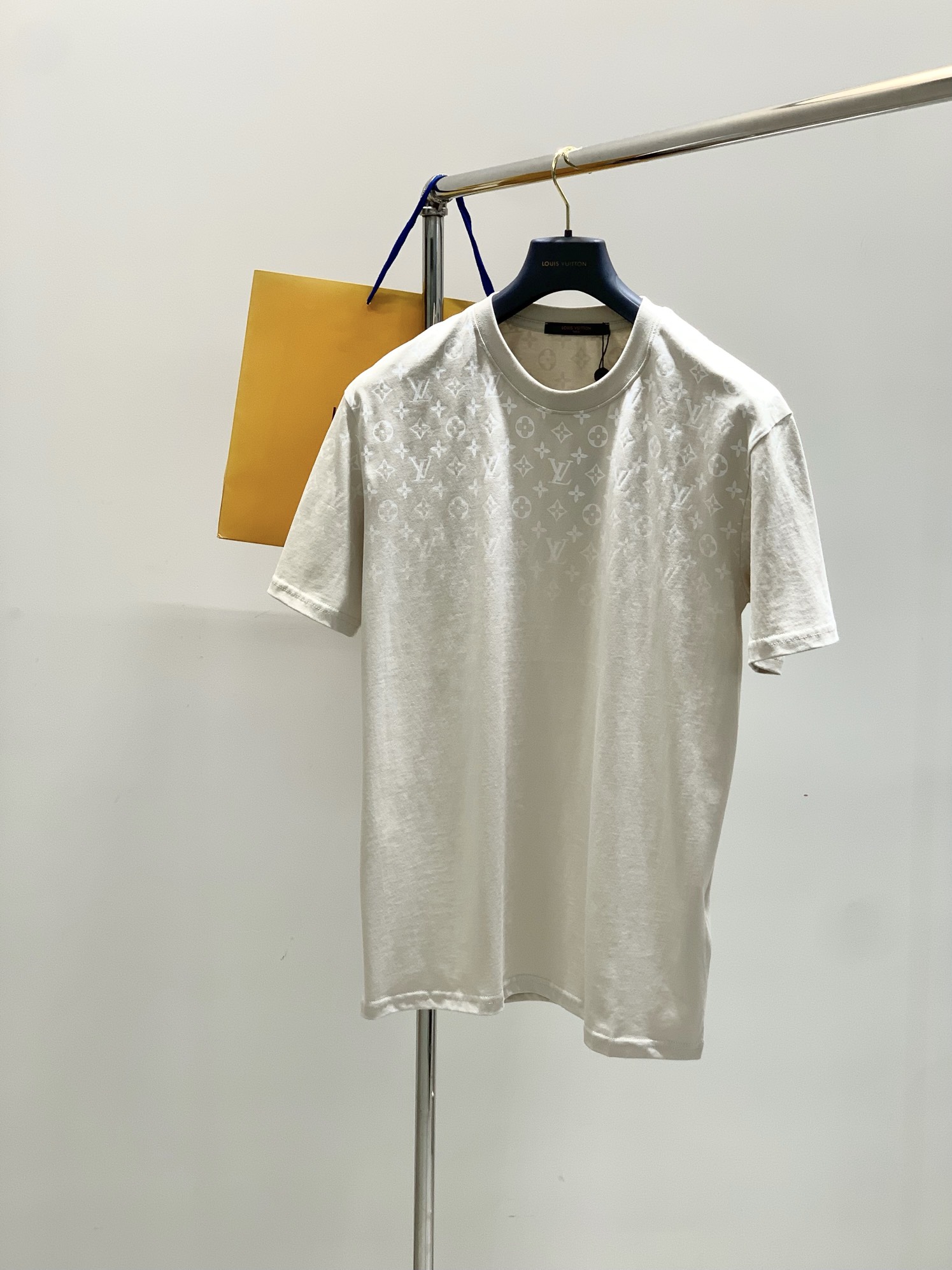，LouisVuitton 路易威登，2025夏季最新款，专柜同步有售，原单狠货，时尚休闲圆领短袖T恤，