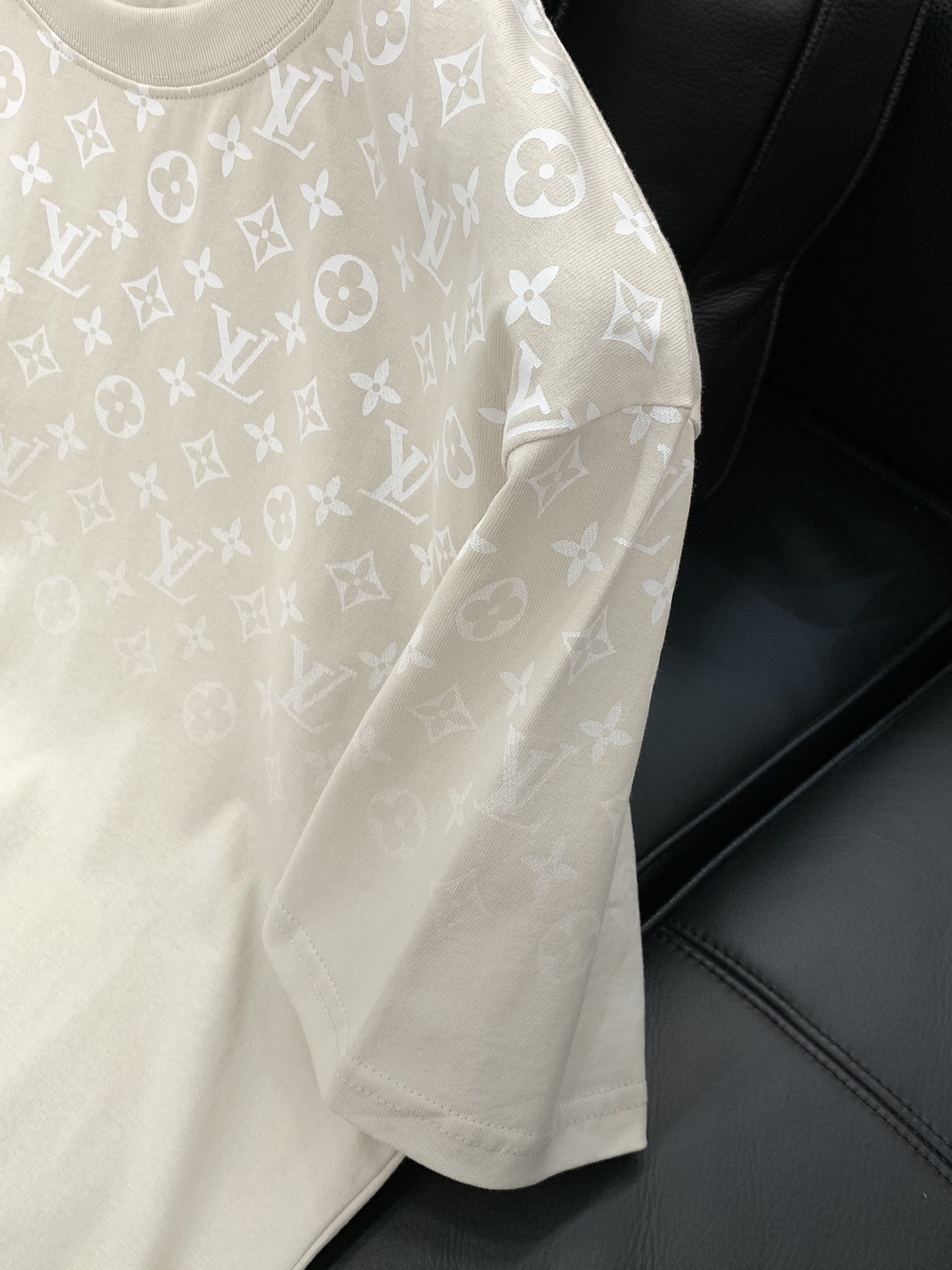 ，LouisVuitton 路易威登，2025夏季最新款，专柜同步有售，原单狠货，时尚休闲圆领短袖T恤，
