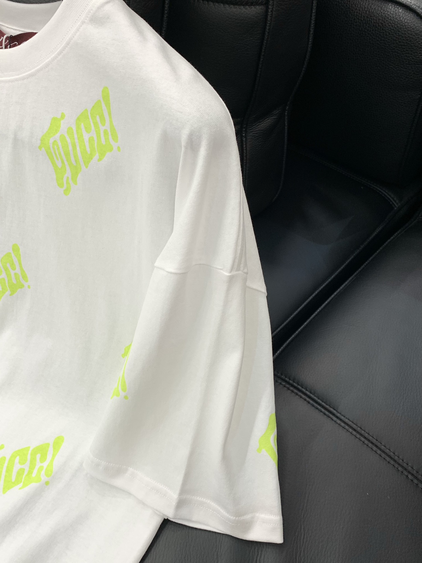 ，Gucci 古驰，2025夏季最新款，专柜同步有售，原单狠货，时尚休闲圆领短袖T恤，上身很有特点！吸睛