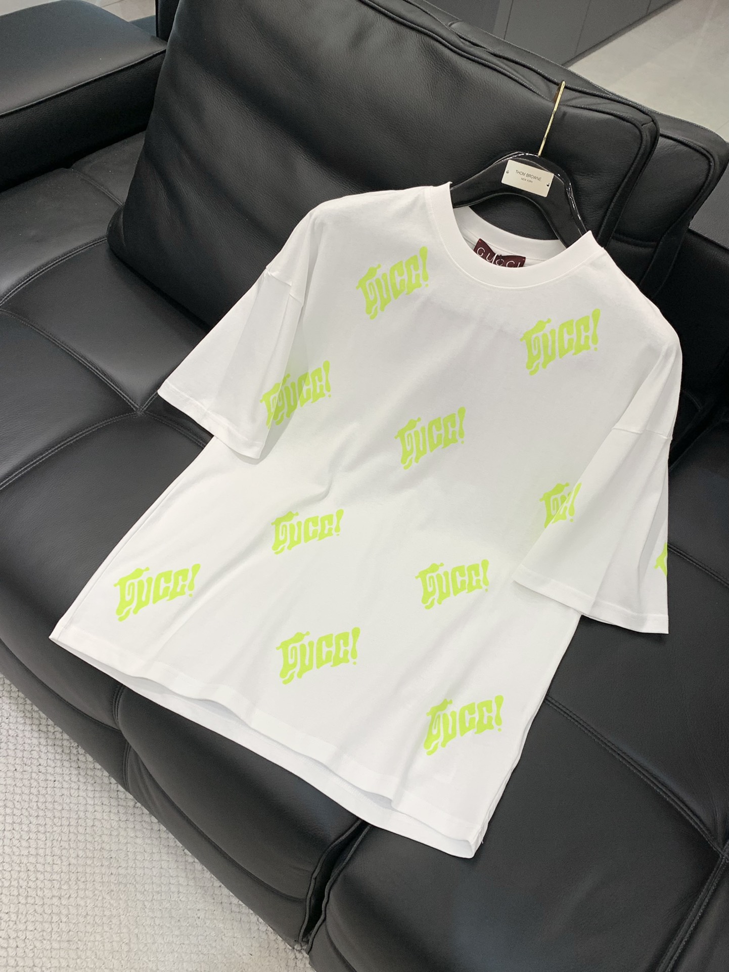 ，Gucci 古驰，2025夏季最新款，专柜同步有售，原单狠货，时尚休闲圆领短袖T恤，上身很有特点！吸睛
