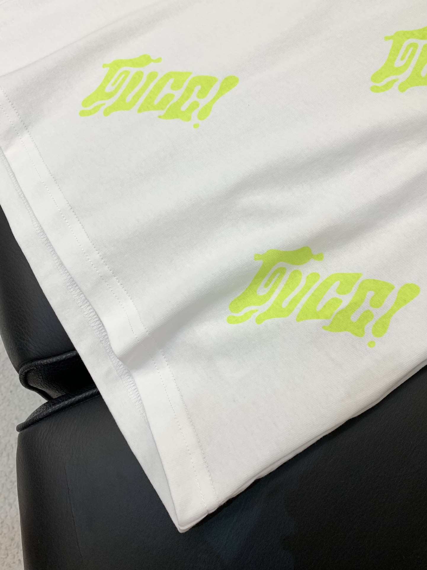 ，Gucci 古驰，2025夏季最新款，专柜同步有售，原单狠货，时尚休闲圆领短袖T恤，上身很有特点！吸睛