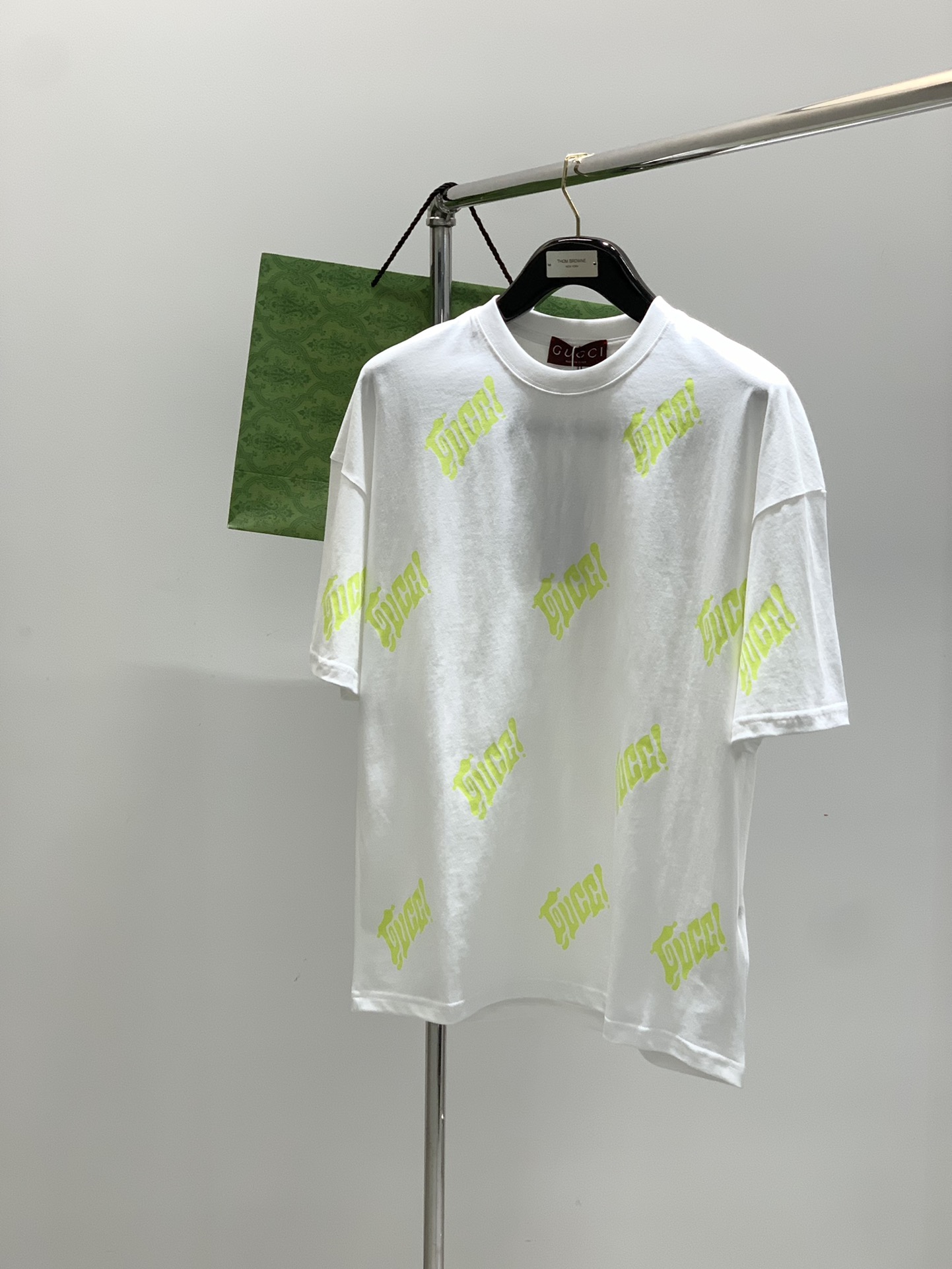 ，Gucci 古驰，2025夏季最新款，专柜同步有售，原单狠货，时尚休闲圆领短袖T恤，上身很有特点！吸睛