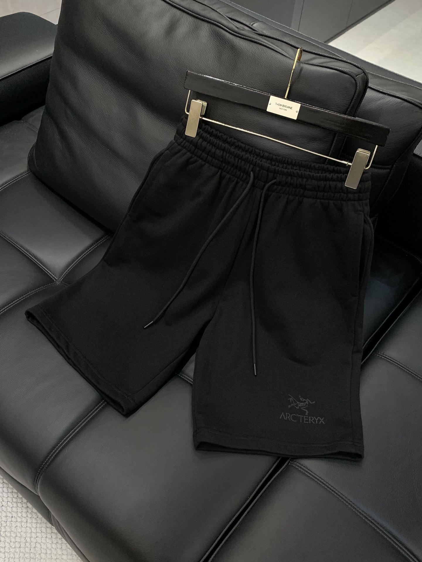 ，ARCTERYX 始祖鸟，2025夏季新品，时尚休闲短裤，专柜同步有售，原单狠货，采用进口原版面料，顶