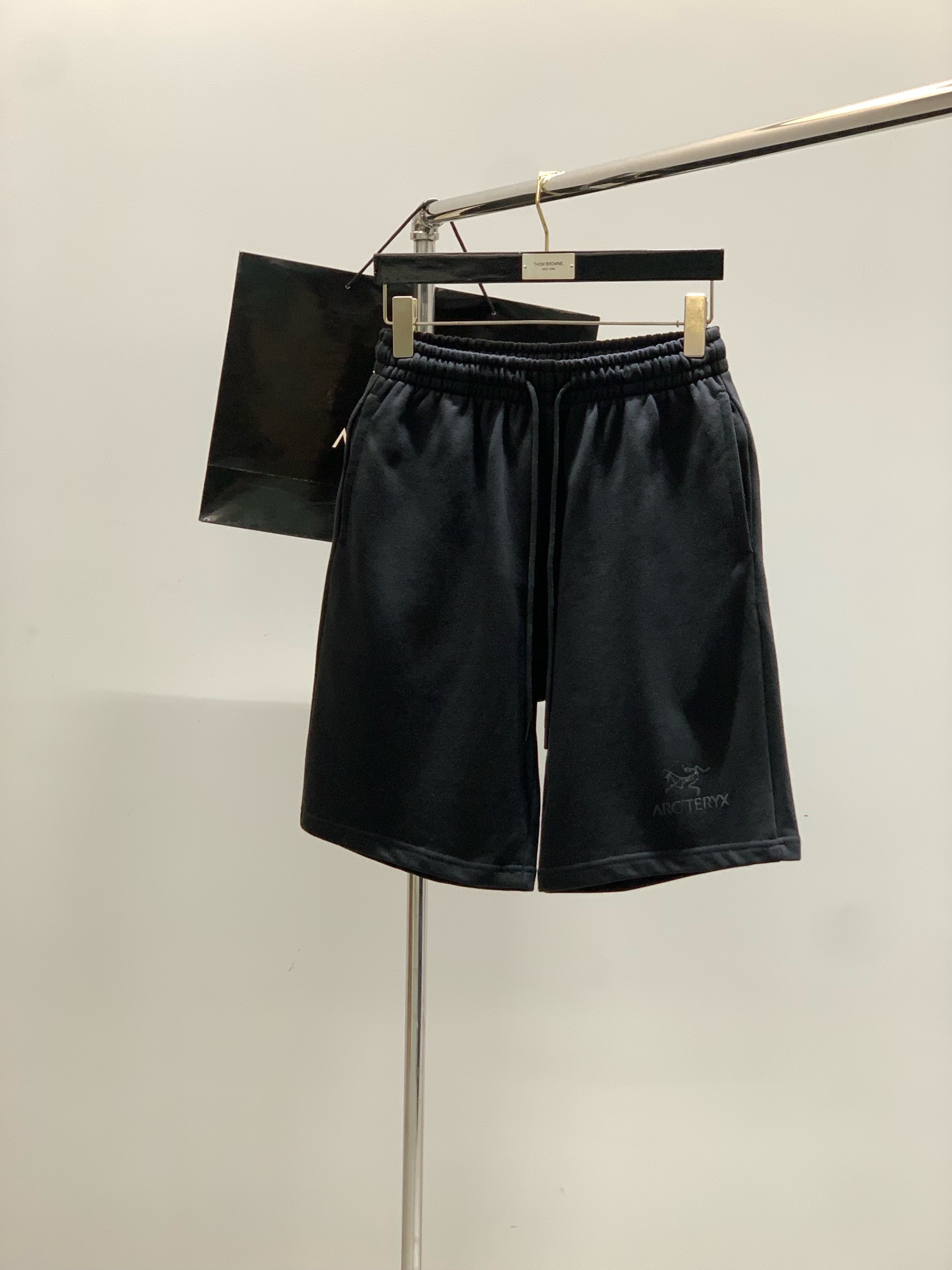 ，ARCTERYX 始祖鸟，2025夏季新品，时尚休闲短裤，专柜同步有售，原单狠货，采用进口原版面料，顶