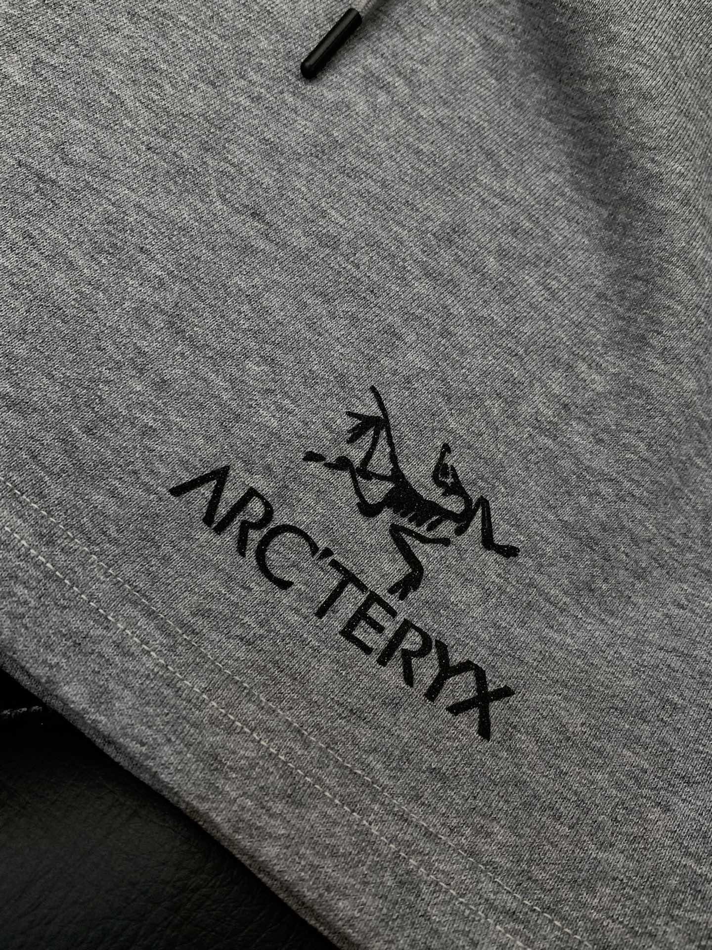 ，ARCTERYX 始祖鸟，2025夏季新品，时尚休闲短裤，专柜同步有售，原单狠货，采用进口原版面料，顶