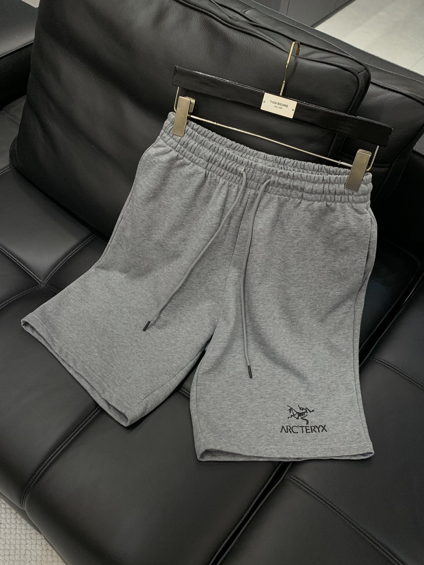 ，ARCTERYX 始祖鸟，2025夏季新品，时尚休闲短裤，专柜同步有售，原单狠货，采用进口原版面料，顶