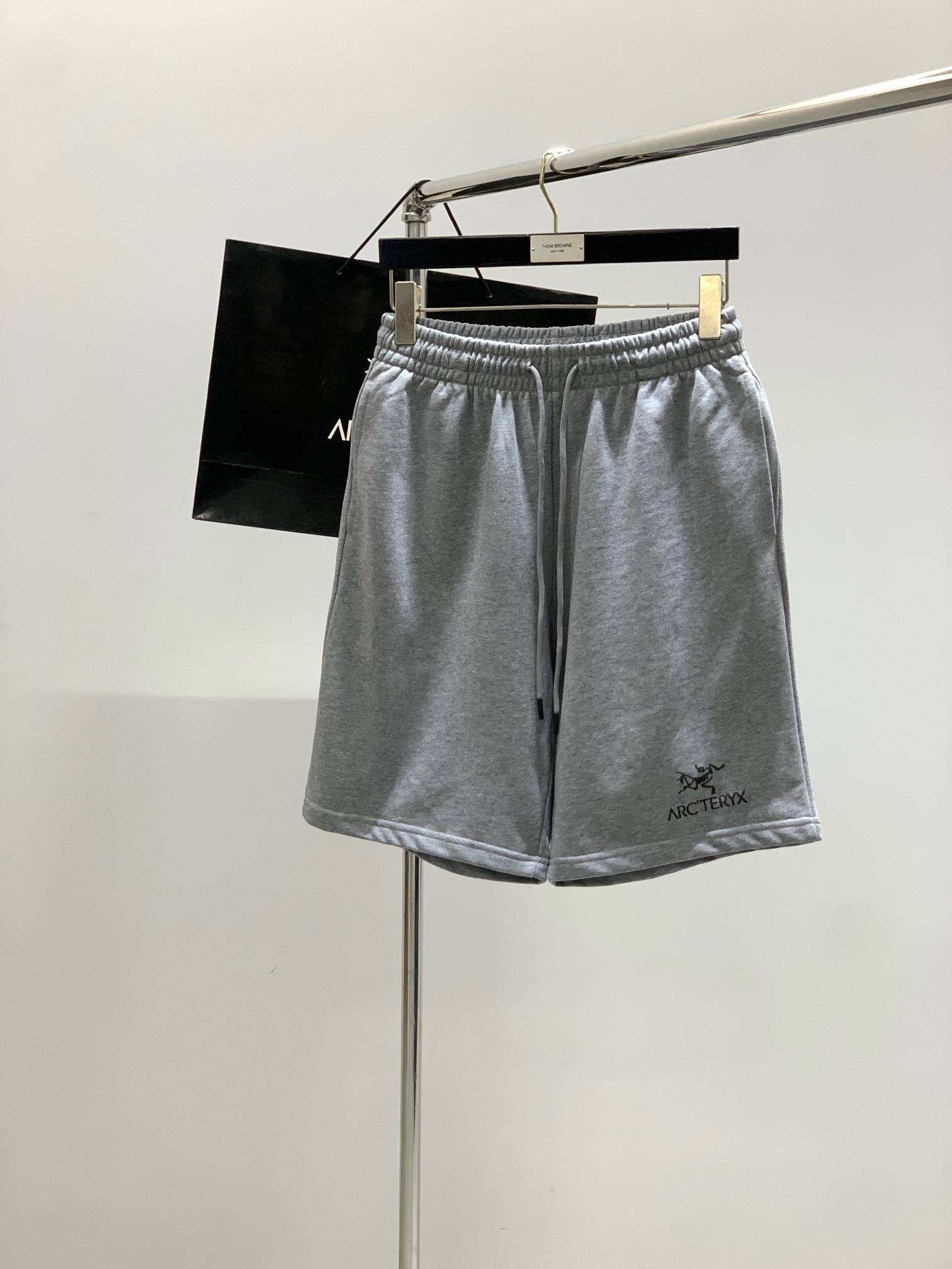 ，ARCTERYX 始祖鸟，2025夏季新品，时尚休闲短裤，专柜同步有售，原单狠货，采用进口原版面料，顶