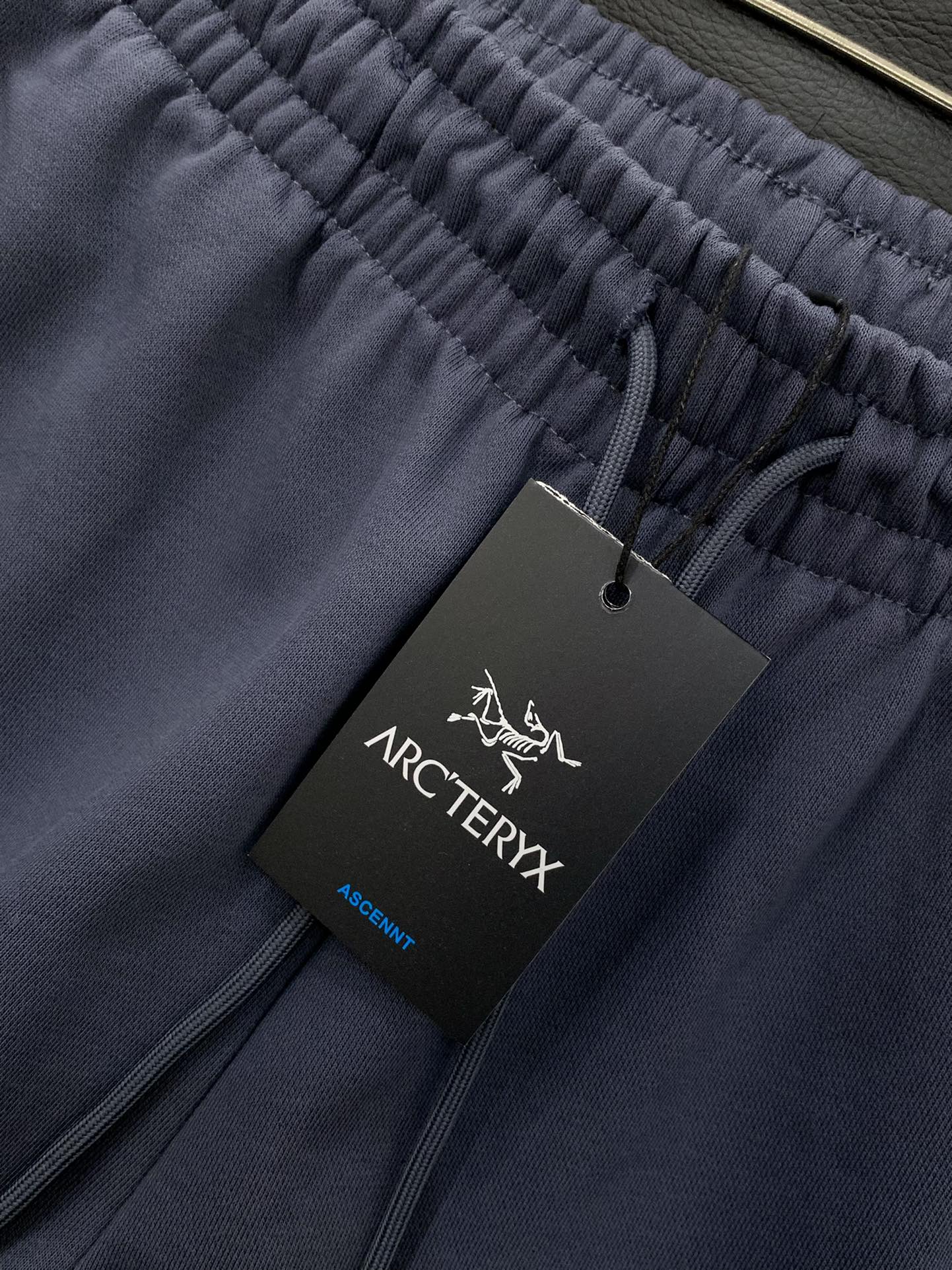 ，ARCTERYX 始祖鸟，2025夏季新品，时尚休闲短裤，专柜同步有售，原单狠货，采用进口原版面料，顶