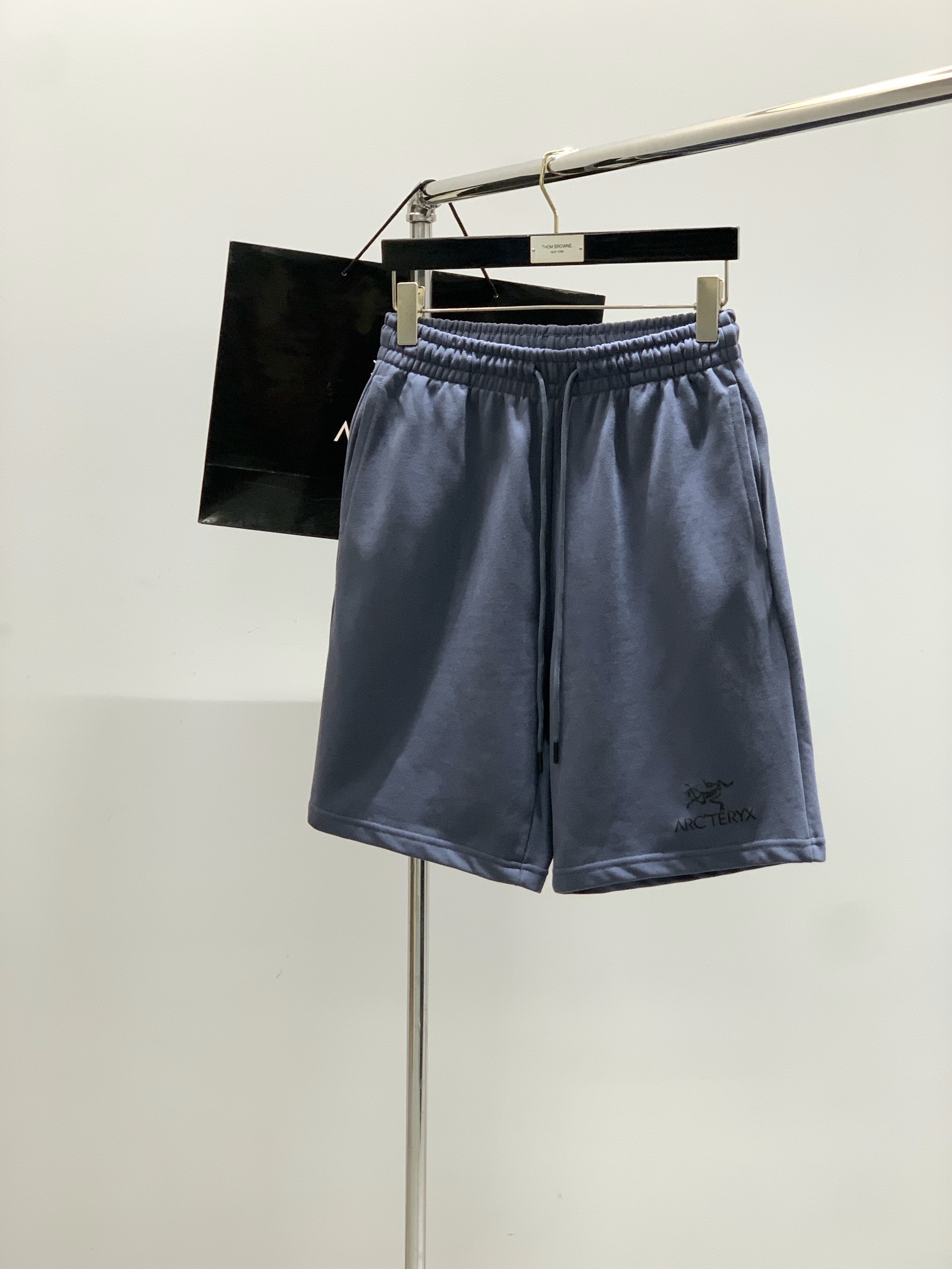 ，ARCTERYX 始祖鸟，2025夏季新品，时尚休闲短裤，专柜同步有售，原单狠货，采用进口原版面料，顶
