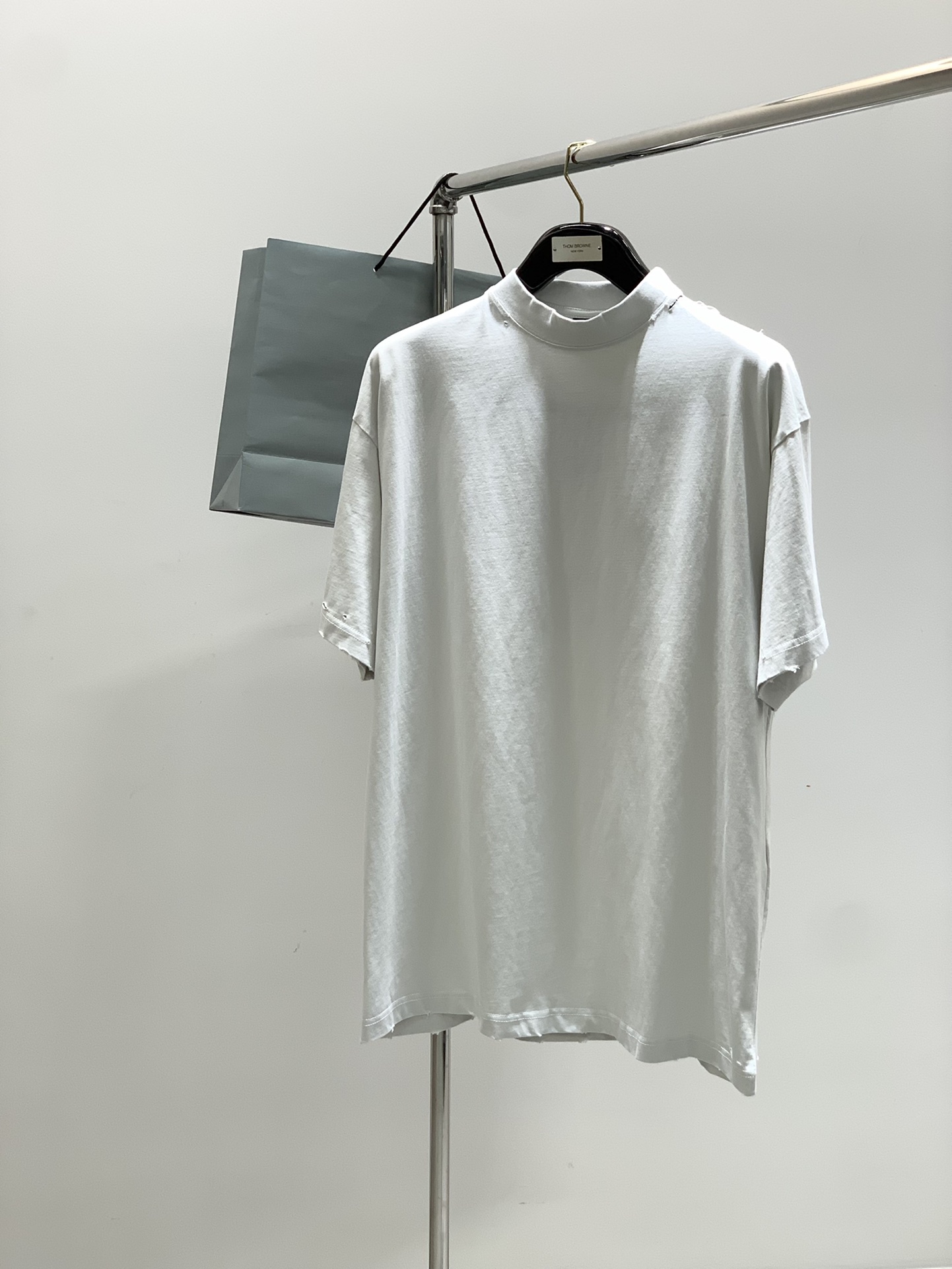 ，Balenciaga 巴黎世家，2025夏季最新款，专柜同步有售，原单狠货，爆款时尚休闲圆领短袖T恤，