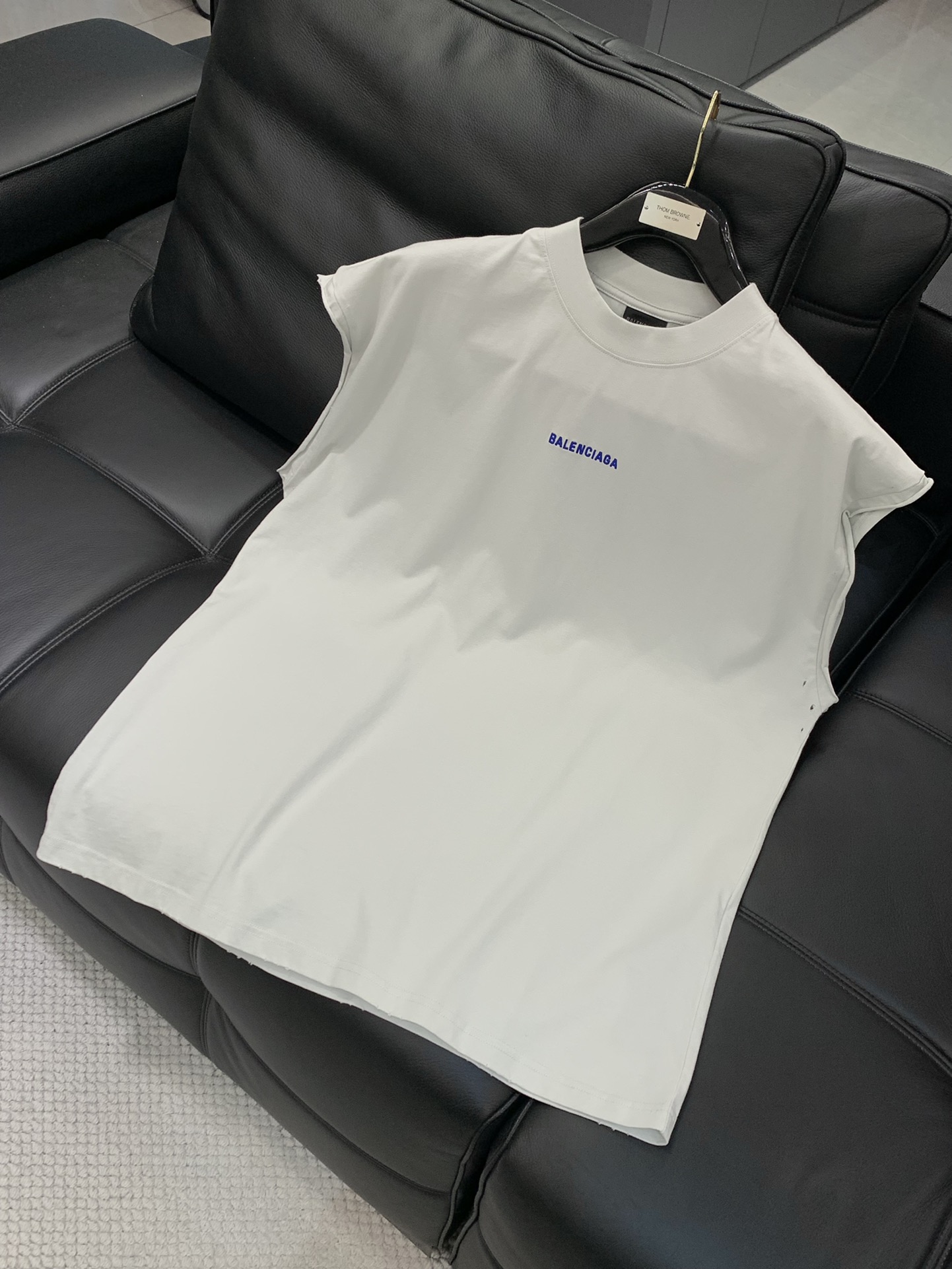 ，Balenciaga 巴黎世家，2025夏季最新款，专柜同步有售，原单狠货，爆款时尚休闲无袖上衣，进口