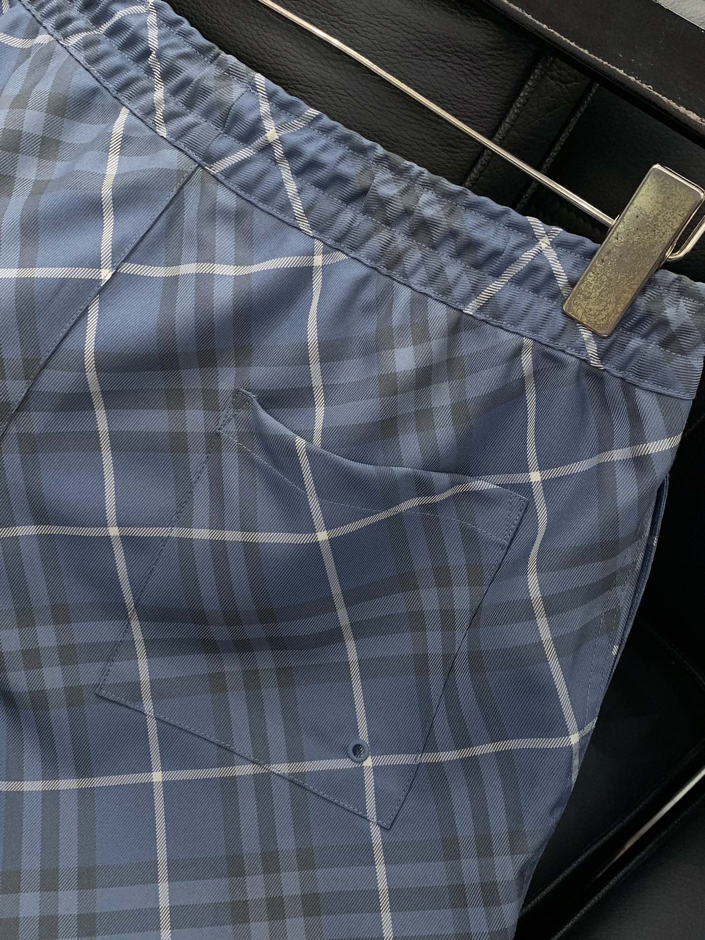 ，Burberry 巴宝莉，2025夏季最新品，专柜同步有售，原单狠货，时尚休闲短裤，进口原版面料，上身