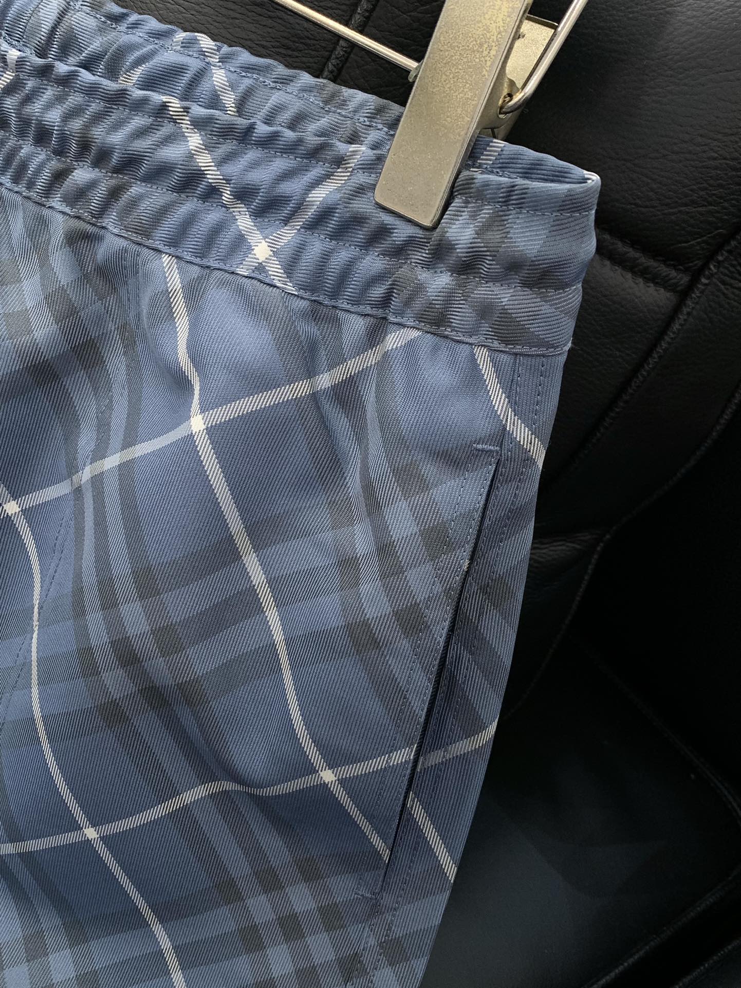 ，Burberry 巴宝莉，2025夏季最新品，专柜同步有售，原单狠货，时尚休闲短裤，进口原版面料，上身