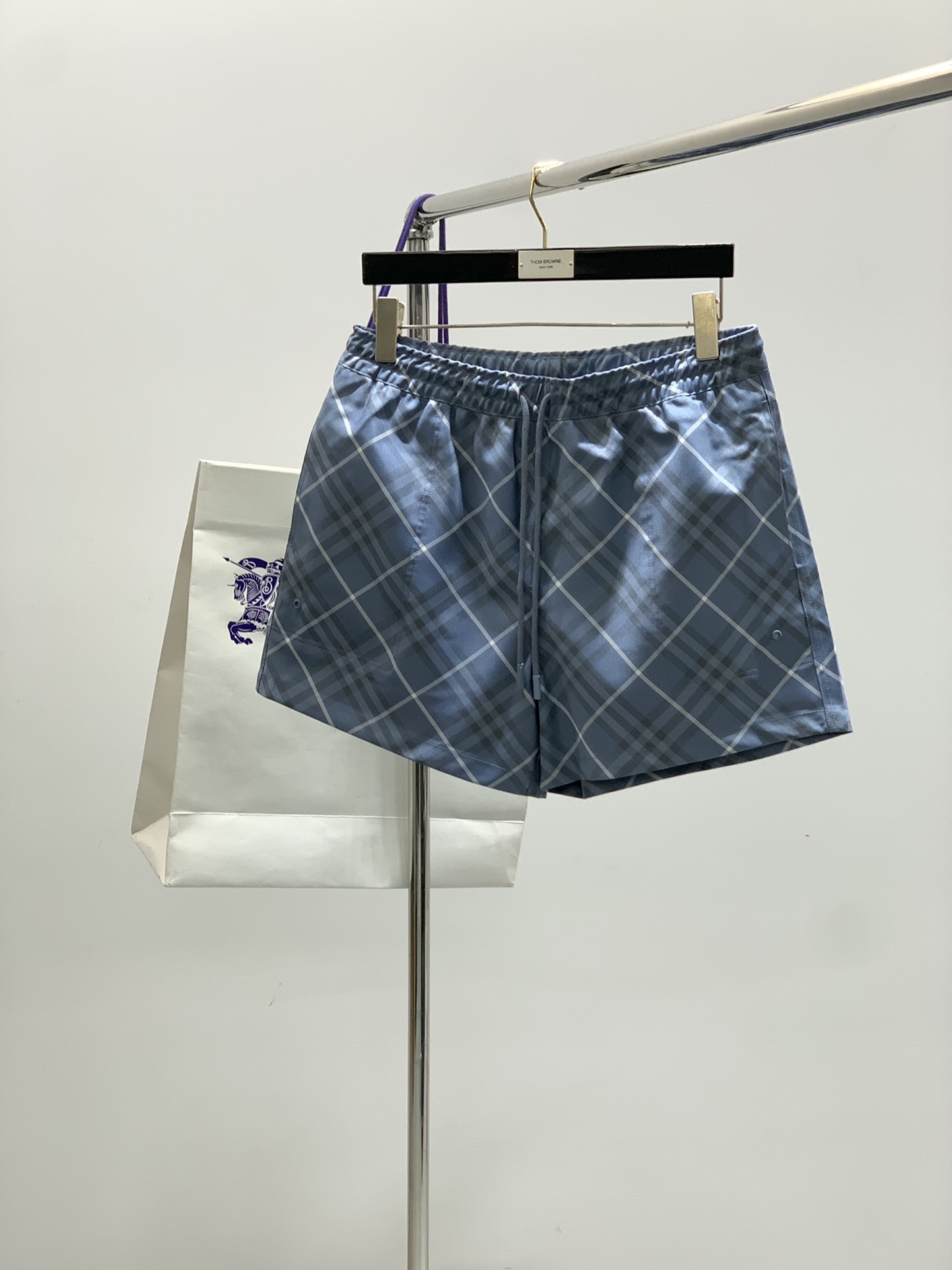 ，Burberry 巴宝莉，2025夏季最新品，专柜同步有售，原单狠货，时尚休闲短裤，进口原版面料，上身