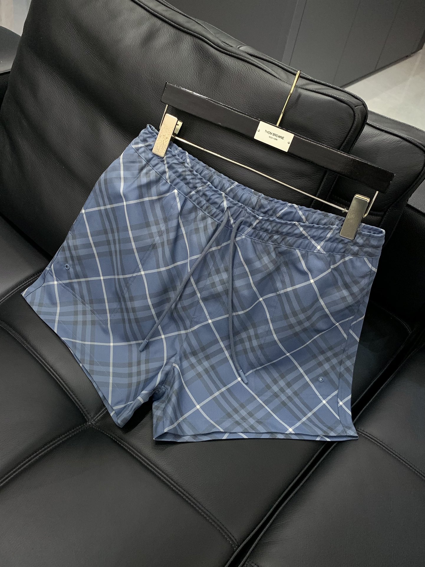 ，Burberry 巴宝莉，2025夏季最新品，专柜同步有售，原单狠货，时尚休闲短裤，进口原版面料，上身