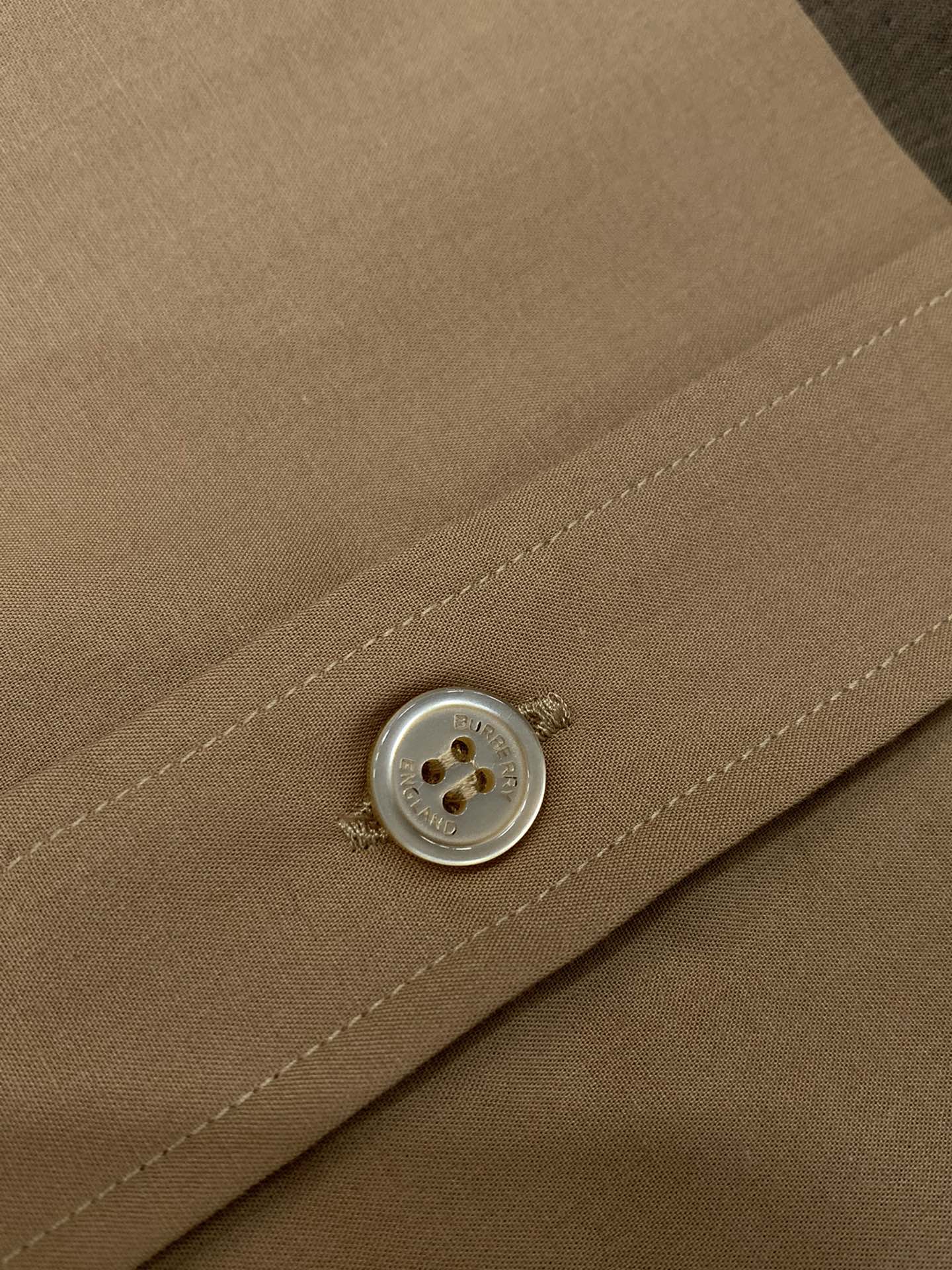，Burberry 巴宝莉，2025春季最新品，专柜同步有售，原单狠货，时尚休闲长袖衬衫，进口原版面料，
