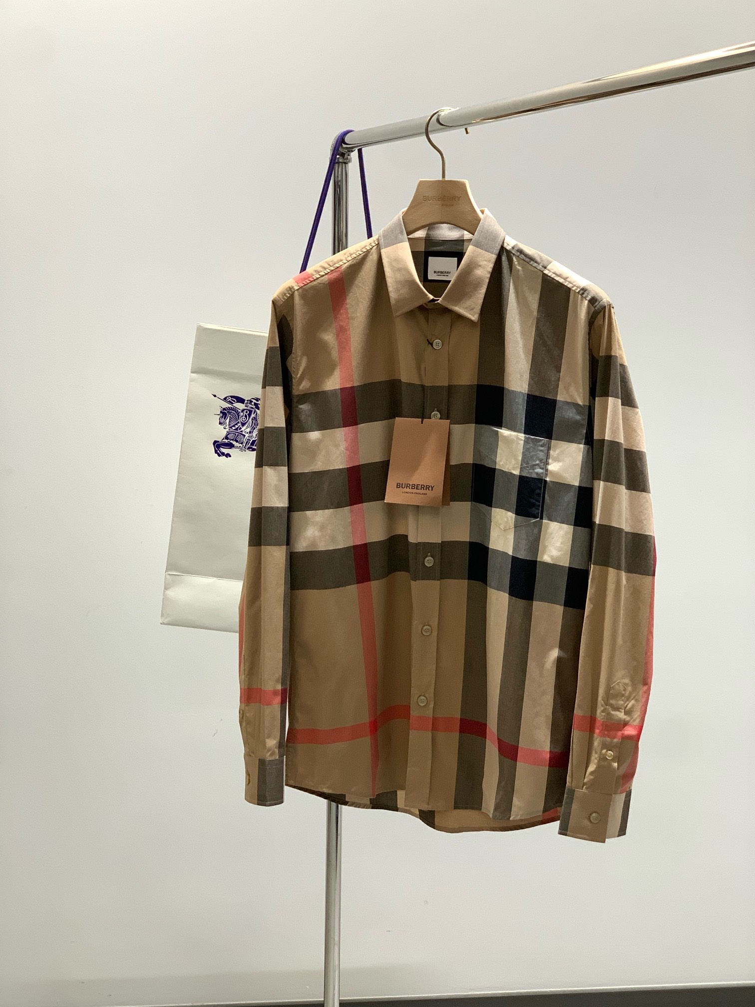 ，Burberry 巴宝莉，2025春季最新品，专柜同步有售，原单狠货，时尚休闲长袖衬衫，进口原版面料，