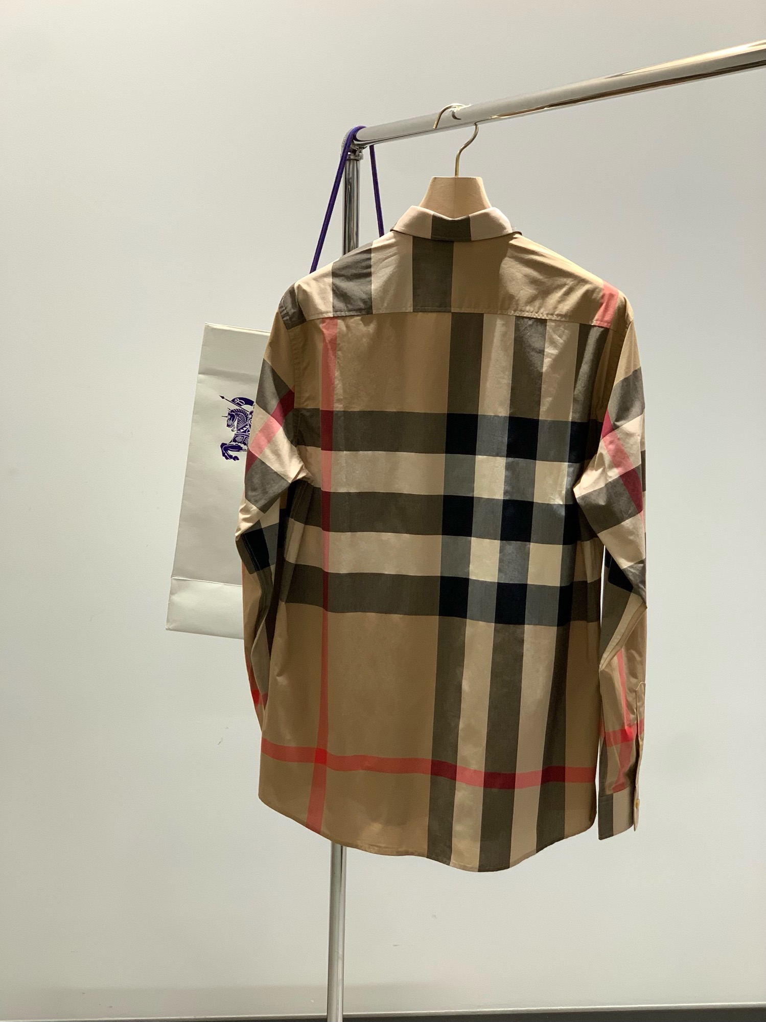 ，Burberry 巴宝莉，2025春季最新品，专柜同步有售，原单狠货，时尚休闲长袖衬衫，进口原版面料，