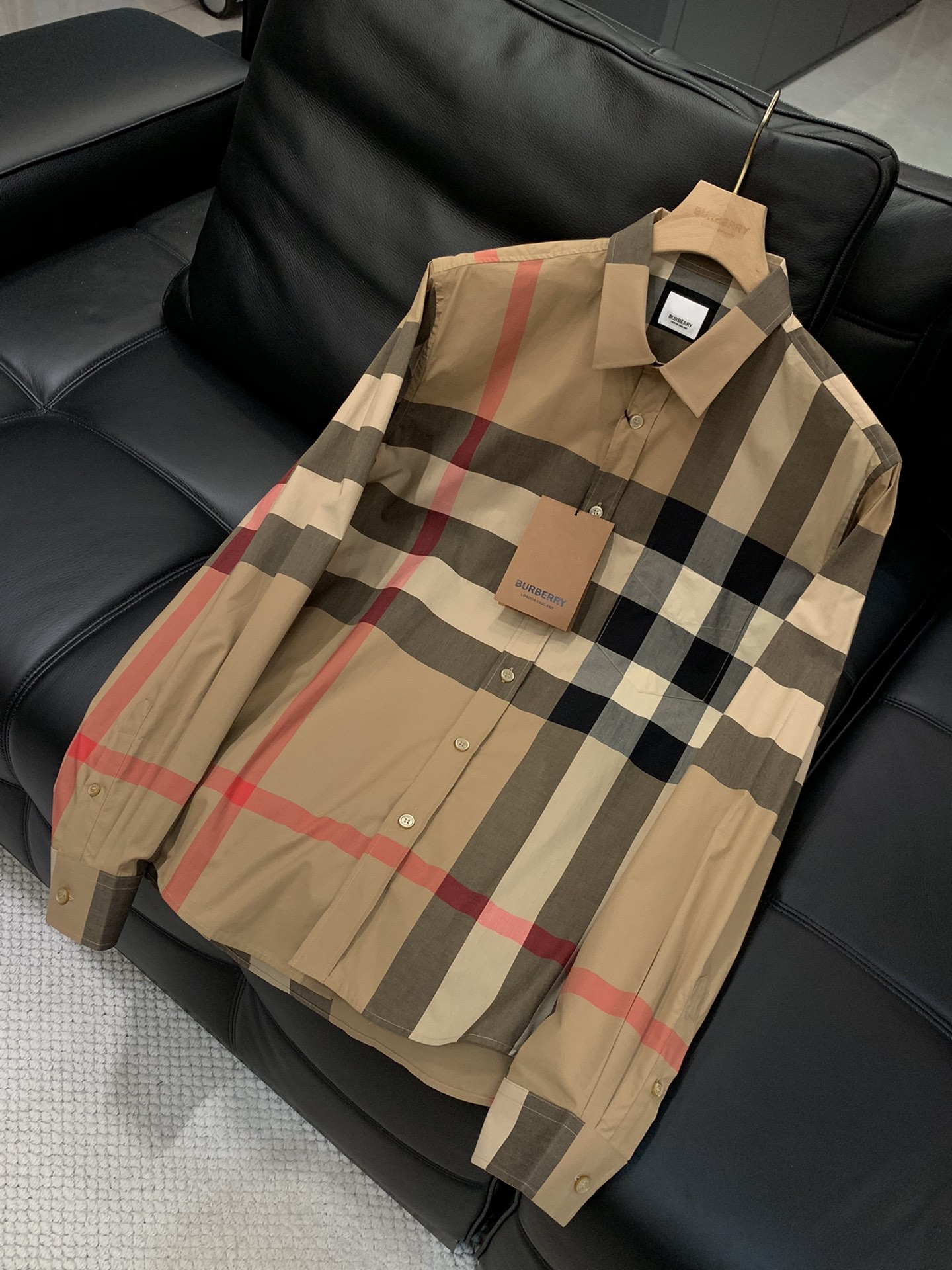 ，Burberry 巴宝莉，2025春季最新品，专柜同步有售，原单狠货，时尚休闲长袖衬衫，进口原版面料，