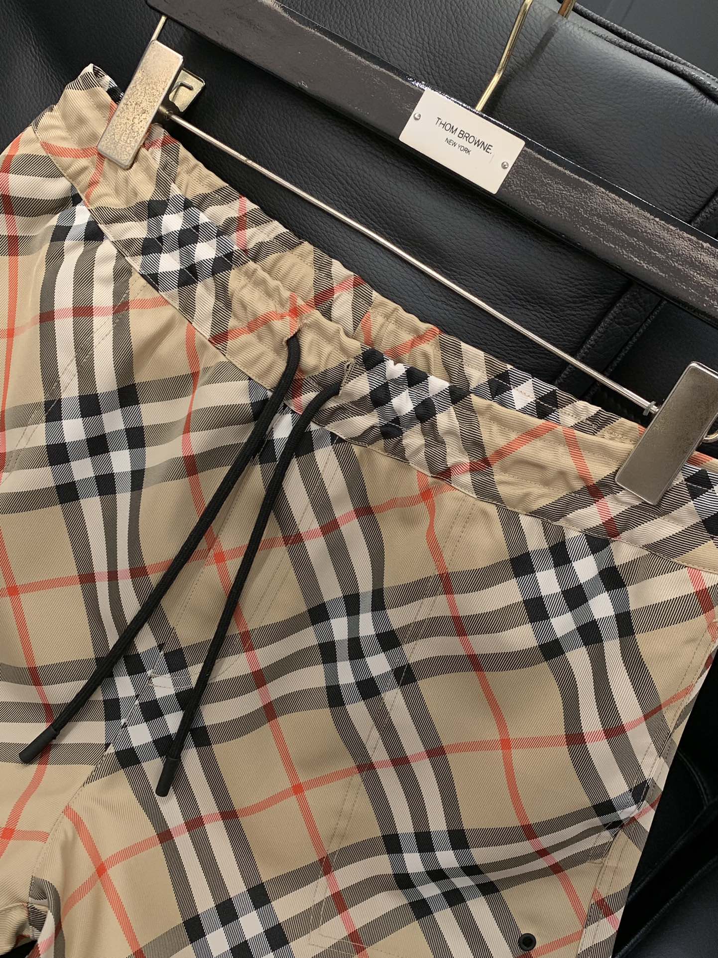 ，Burberry 巴宝莉，2025夏季最新品，专柜同步有售，原单狠货，时尚休闲短裤，进口原版面料，上身