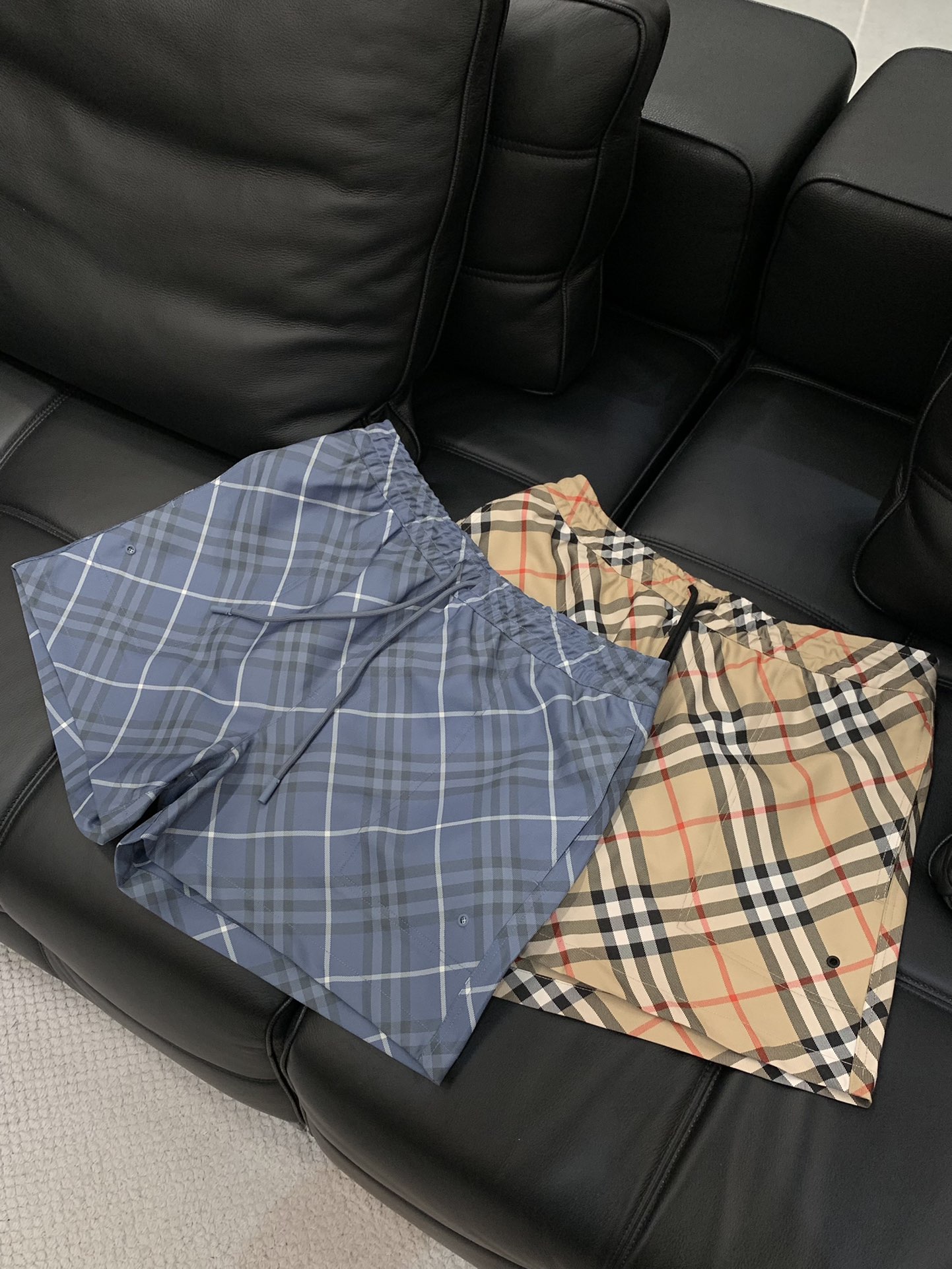 ，Burberry 巴宝莉，2025夏季最新品，专柜同步有售，原单狠货，时尚休闲短裤，进口原版面料，上身