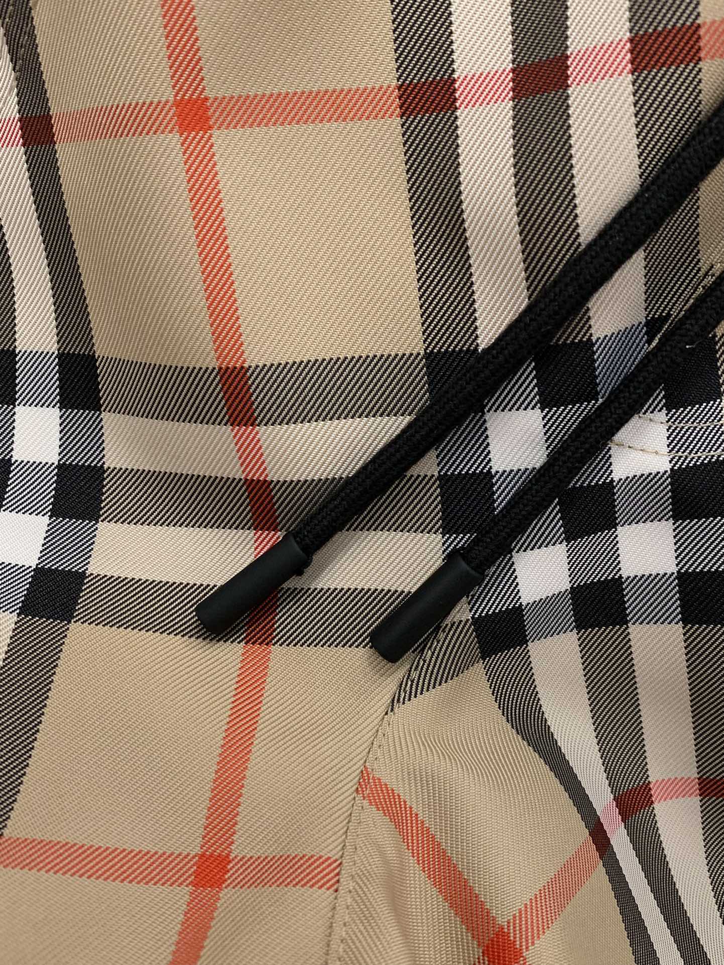 ，Burberry 巴宝莉，2025夏季最新品，专柜同步有售，原单狠货，时尚休闲短裤，进口原版面料，上身