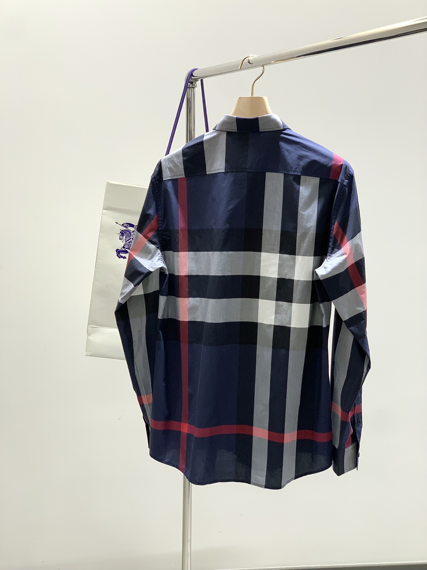 ，Burberry 巴宝莉，2025春季最新品，专柜同步有售，原单狠货，时尚休闲长袖衬衫，进口原版面料，