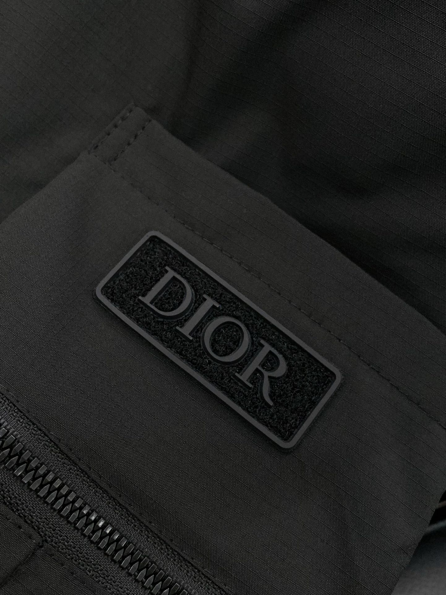 ，Dior 迪奥， 2025夏季新品，专柜同步有售，简约时尚休闲短裤，原版进口面料，舒适透气，顶级印花工