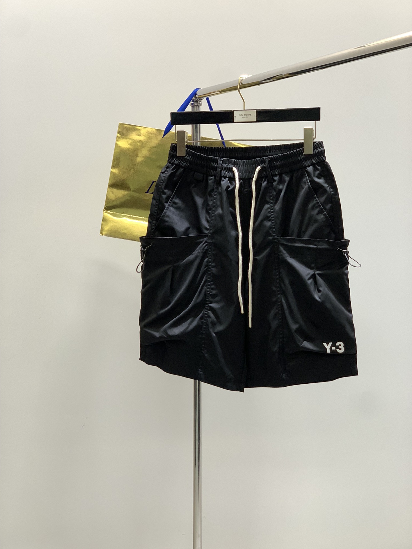 ，Y-3 山本耀司，2025夏季最新品，专柜同步有售，原单狠货，时尚休闲短裤，进口原版面料，舒适度极佳，