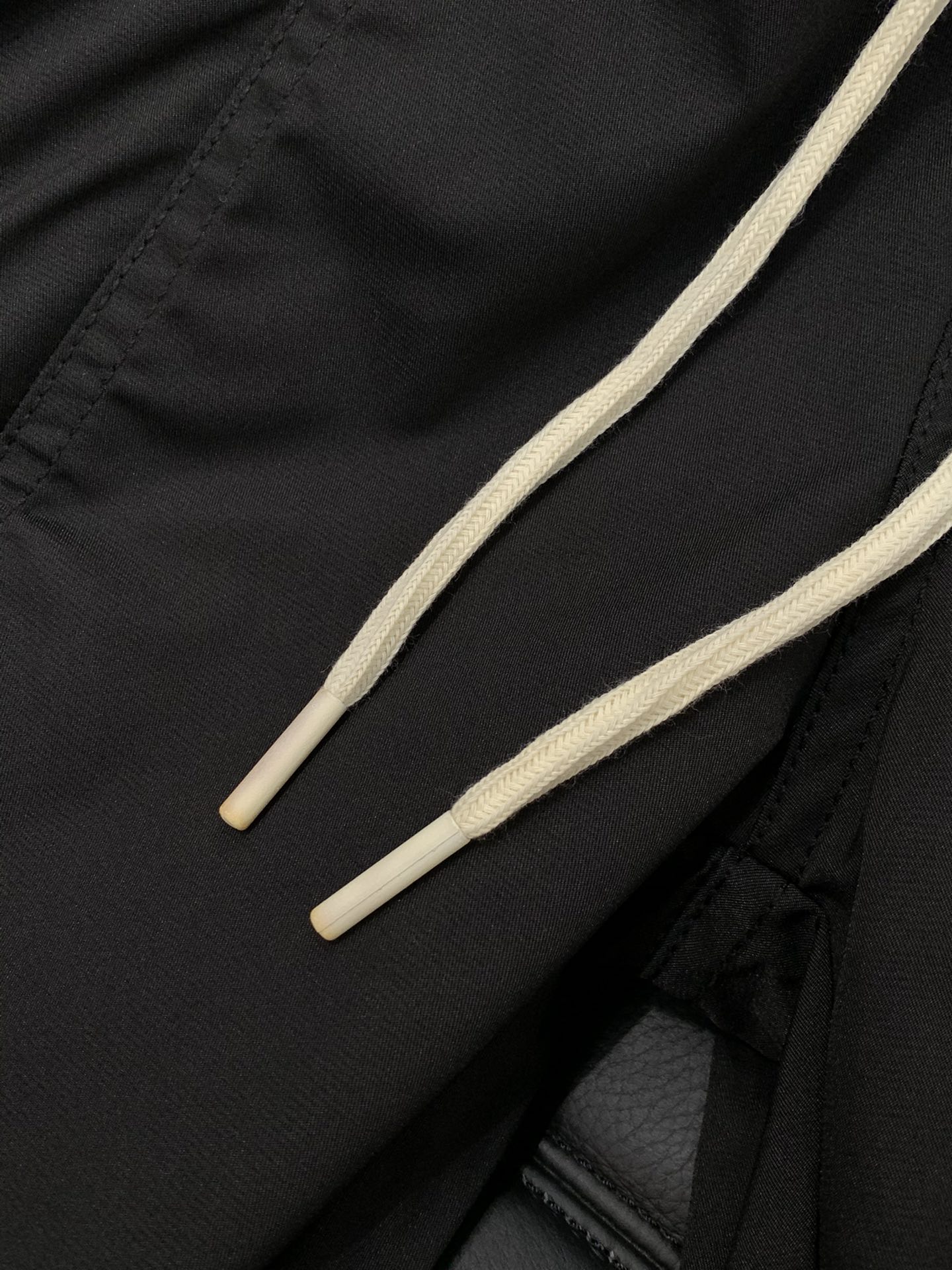 ，Y-3 山本耀司，2025夏季最新品，专柜同步有售，原单狠货，时尚休闲短裤，进口原版面料，舒适度极佳，