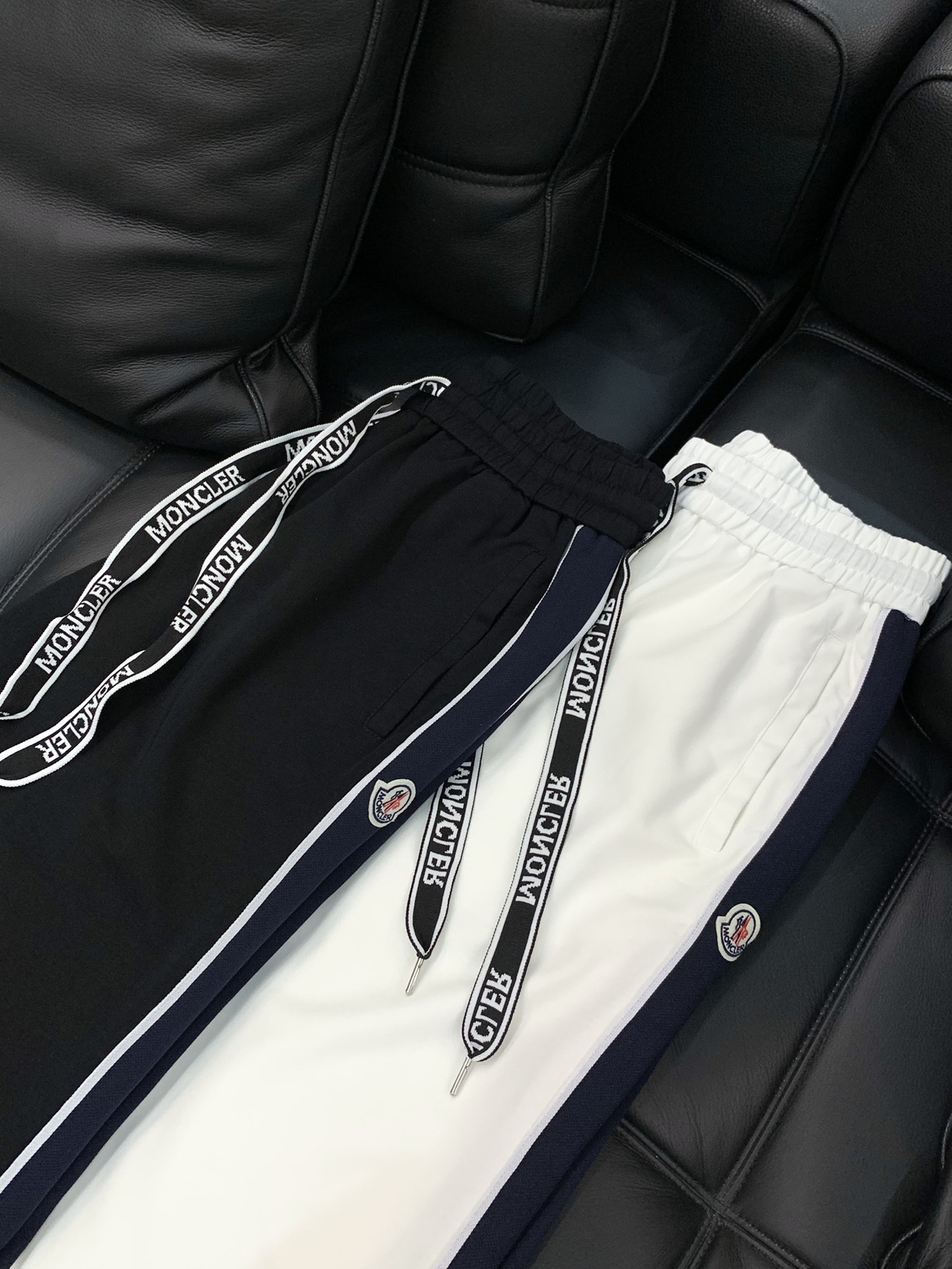 ，Moncler 蒙口，2025春季最新品，专柜同步有售，原单狠货，时尚休闲裤，采用进口原版面料，顶级刺