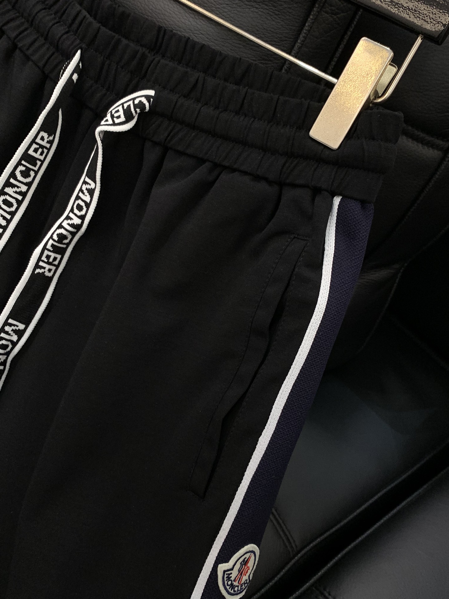 ，Moncler 蒙口，2025春季最新品，专柜同步有售，原单狠货，时尚休闲裤，采用进口原版面料，顶级刺
