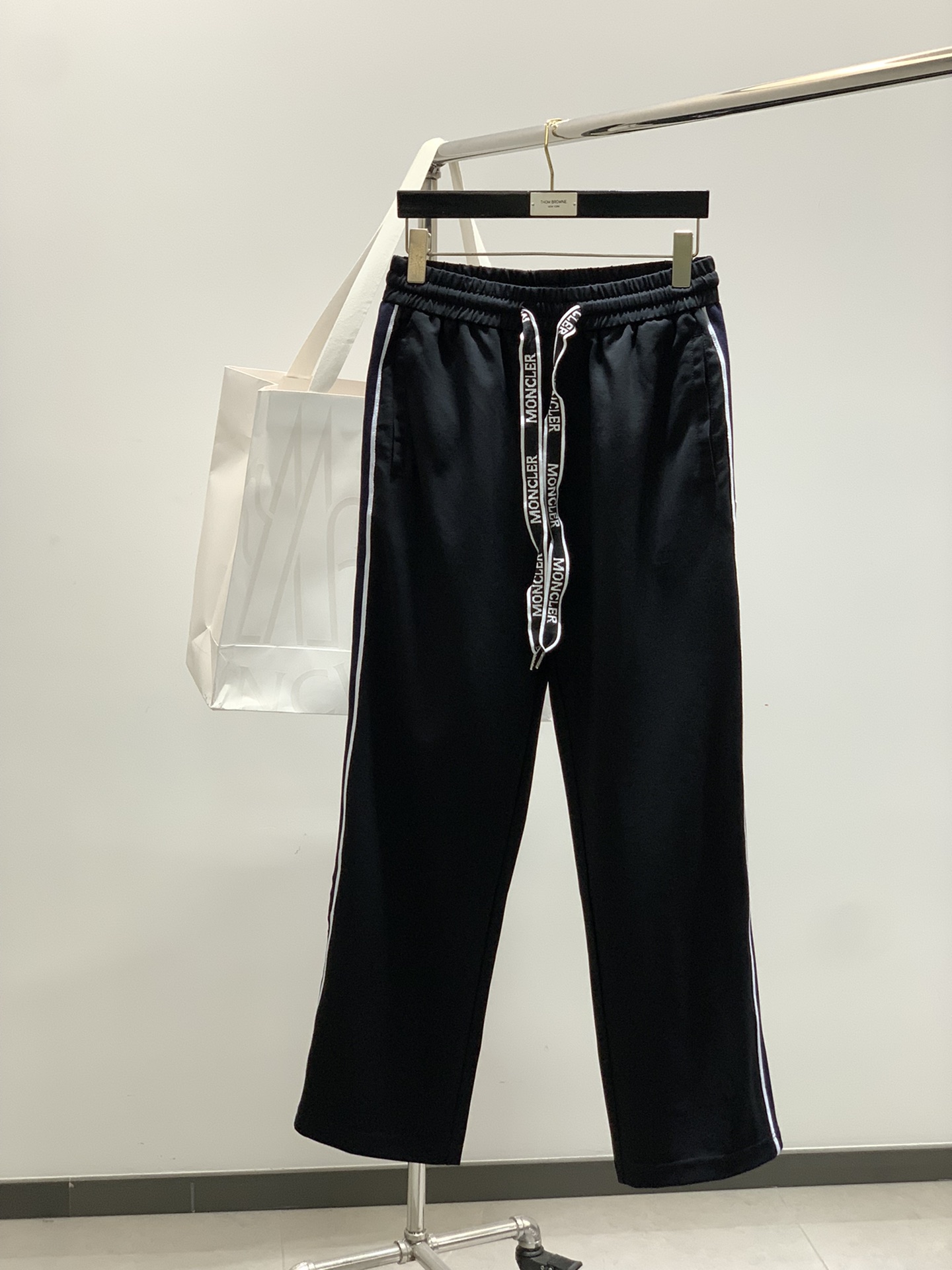 ，Moncler 蒙口，2025春季最新品，专柜同步有售，原单狠货，时尚休闲裤，采用进口原版面料，顶级刺