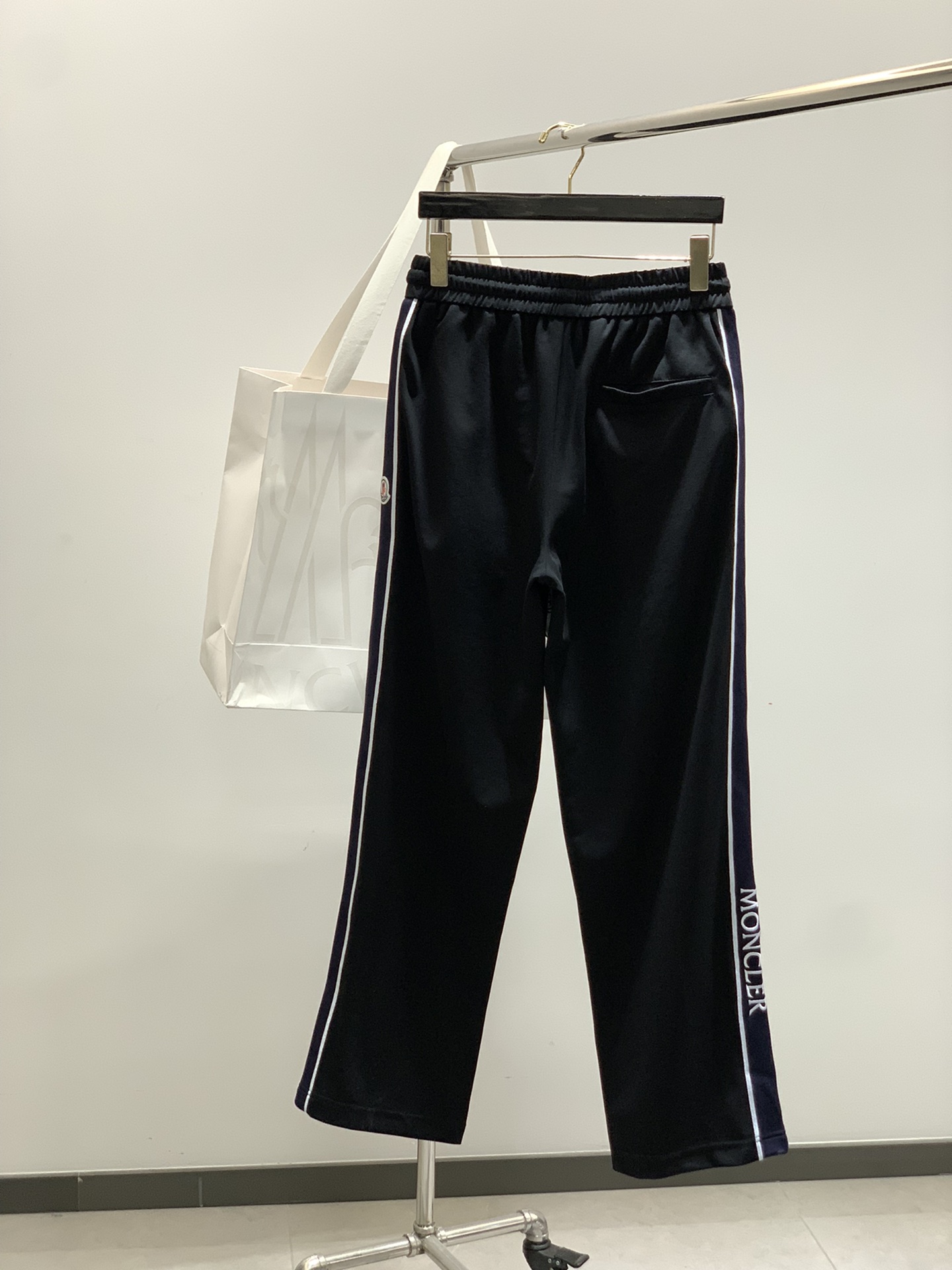 ，Moncler 蒙口，2025春季最新品，专柜同步有售，原单狠货，时尚休闲裤，采用进口原版面料，顶级刺